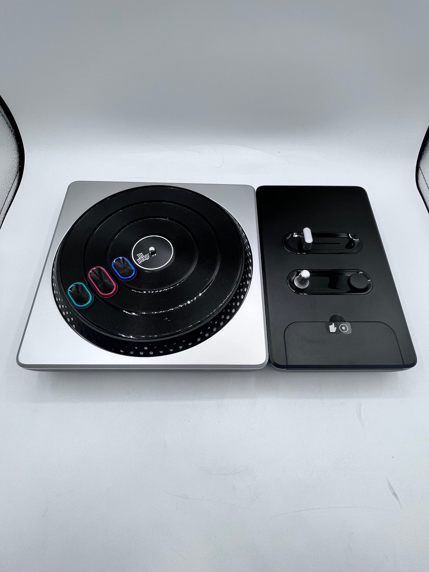 Microsoft DJ HERO TURNTABLE with DJ HERO & DJ HERO 2 - Black
