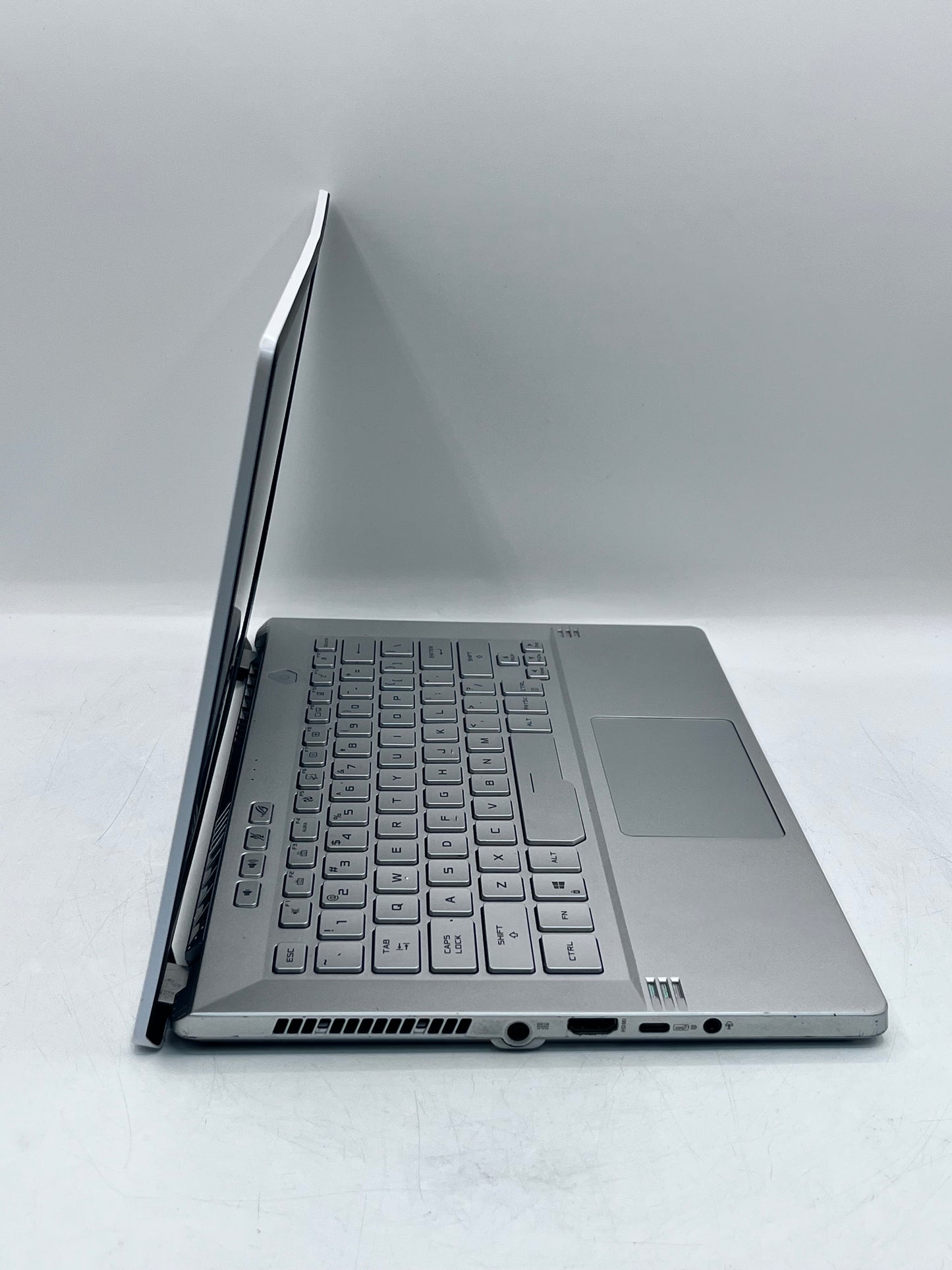 ASUS ROG Zephyrus G14 GA401Q 14" Ryzen 9 5900HS - RTX 3060 - 16GB RAM - 1TB SSD READ