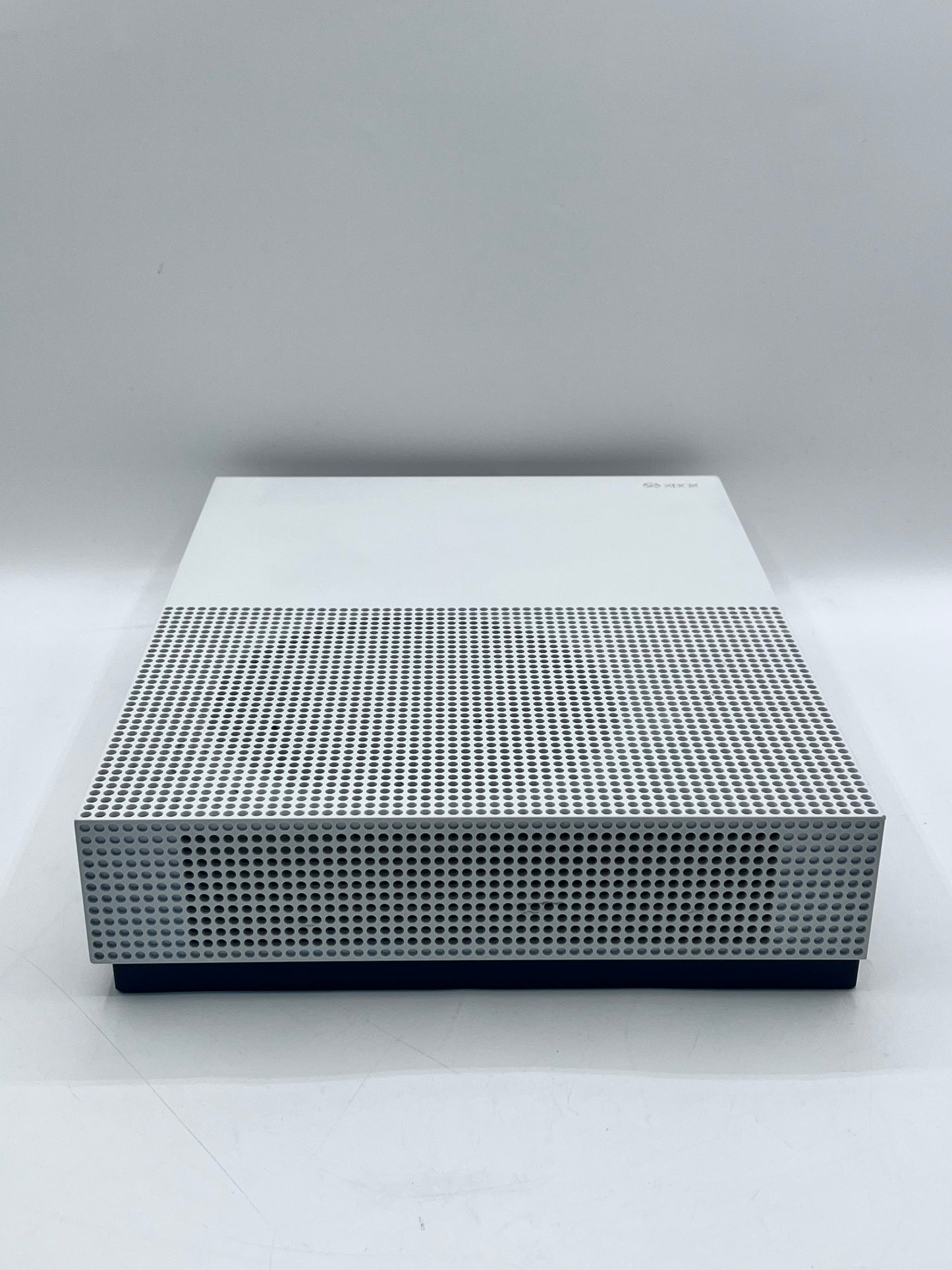 Microsoft Xbox One S 1TB Console Gaming System White 1681 with wires Tested
