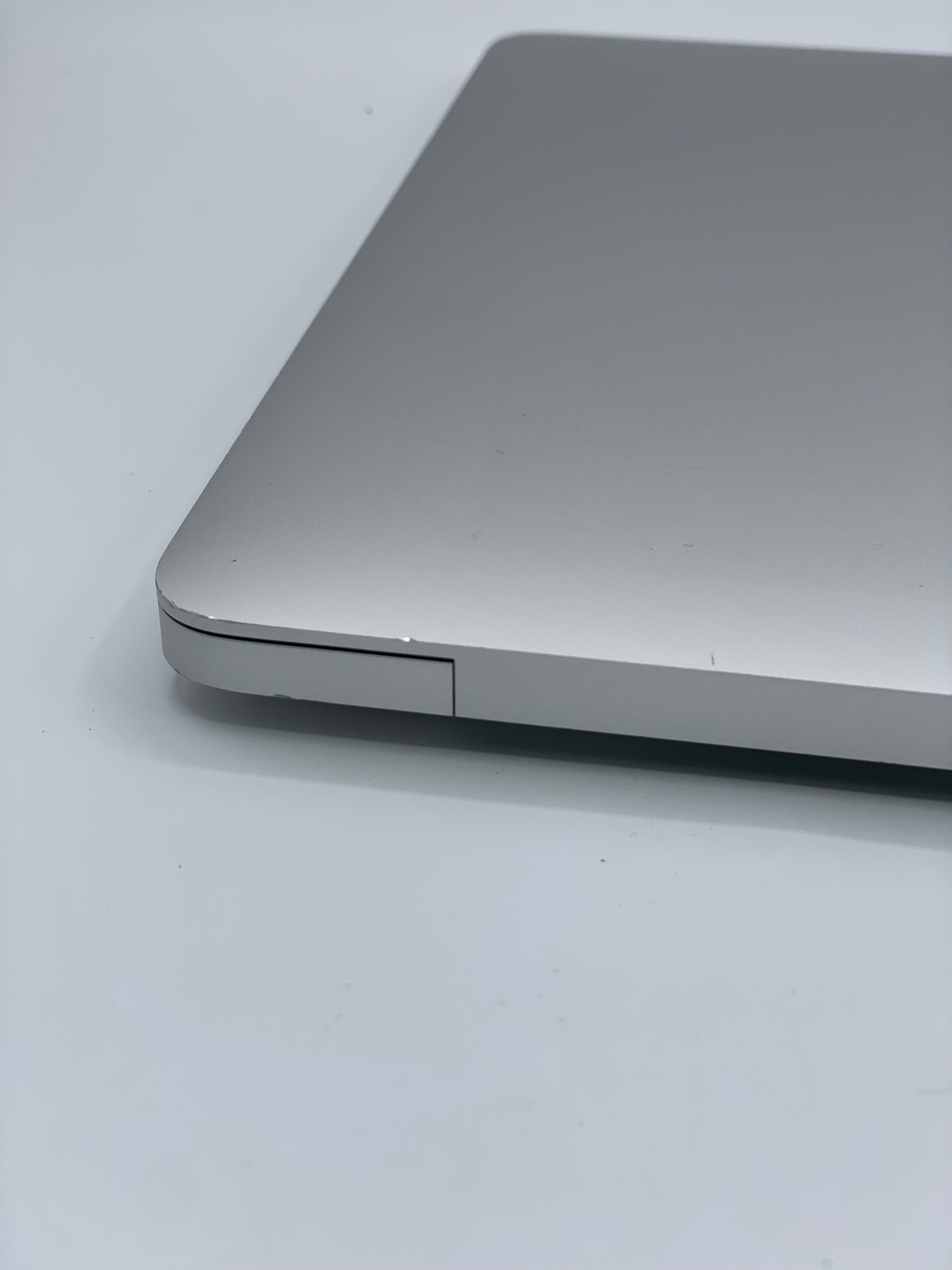 Apple MacBook Air 13.3" M1 8GB 256GB A2337 MGN93LL/A Silver Remotely Managed