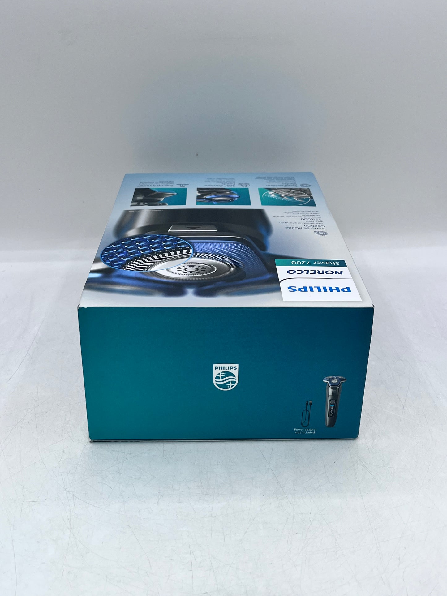 New Philips Norelco Shaver 7200 S737183-3 Head Rotary Cordless Battery Powered