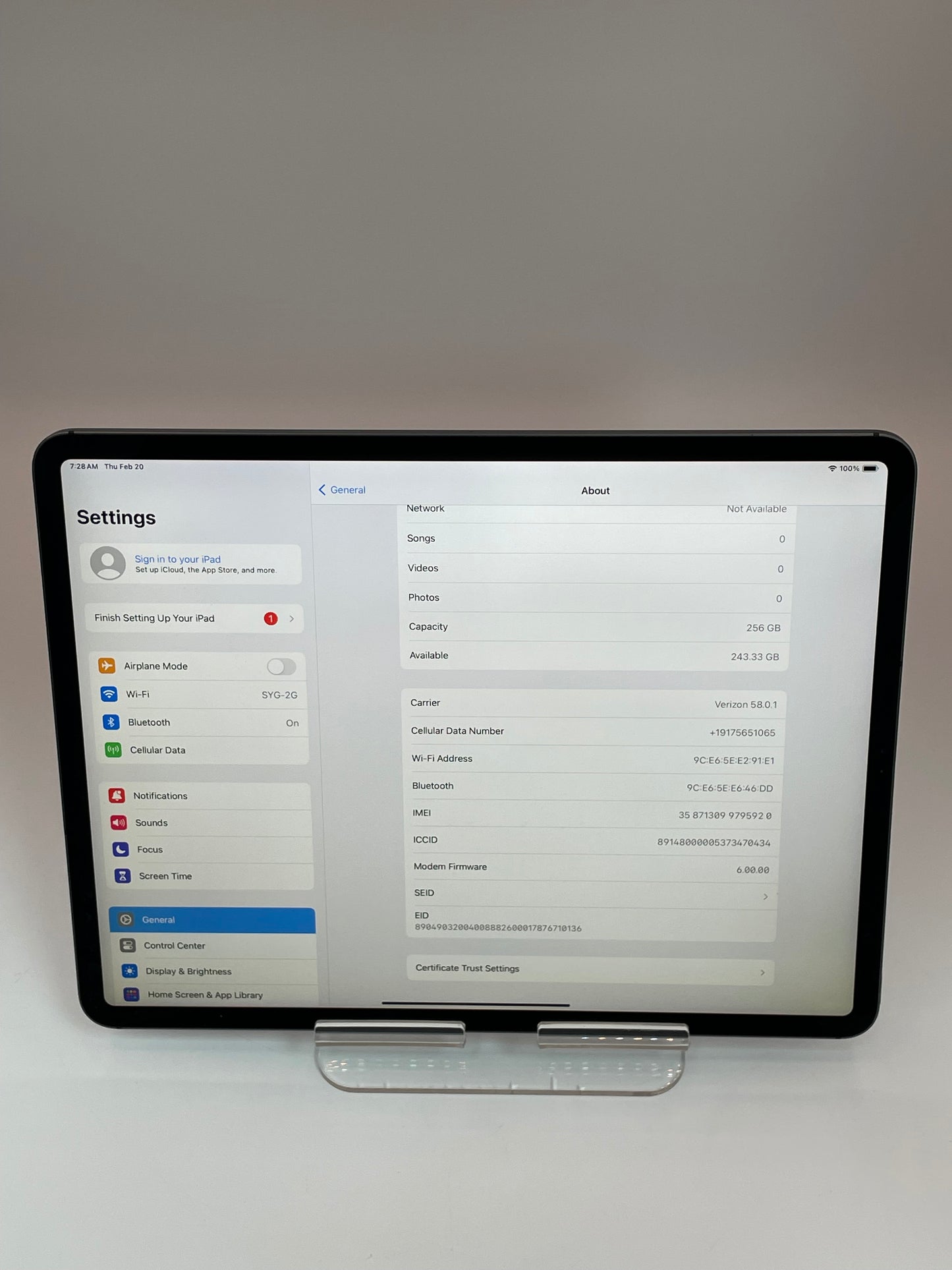 Unlocked Apple iPad 12.9 3rd gen 256GB A2014 Space Gray