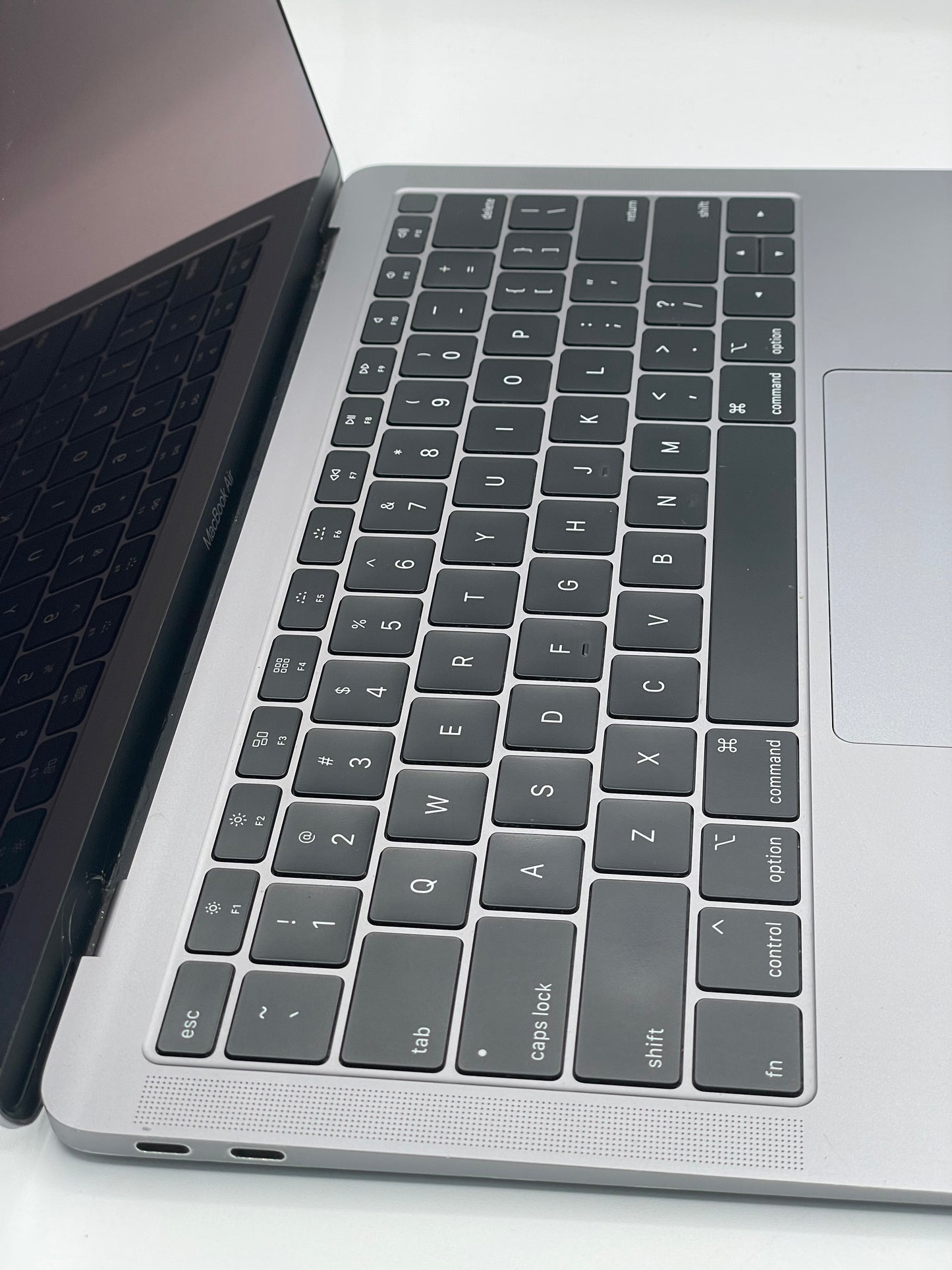 2019 Apple Macbook Air 13' i5 8GB 128GB A1932 MVFH2LL/A Space Gray READ
