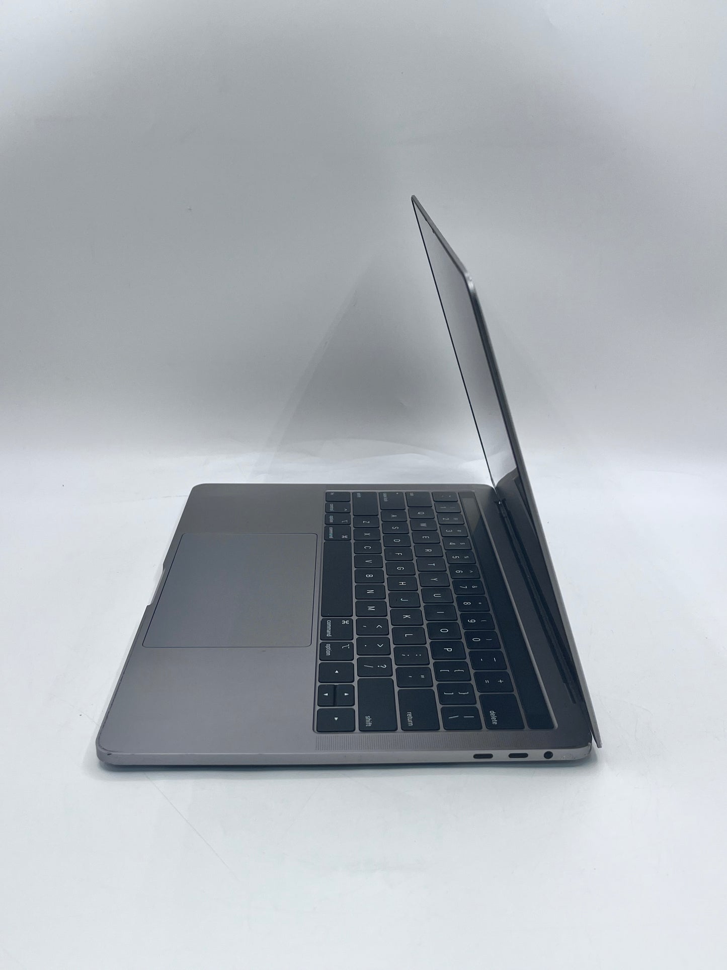 Apple MacBook Pro 13" A1989 2018 Core i5 8GB 256GB - Silver