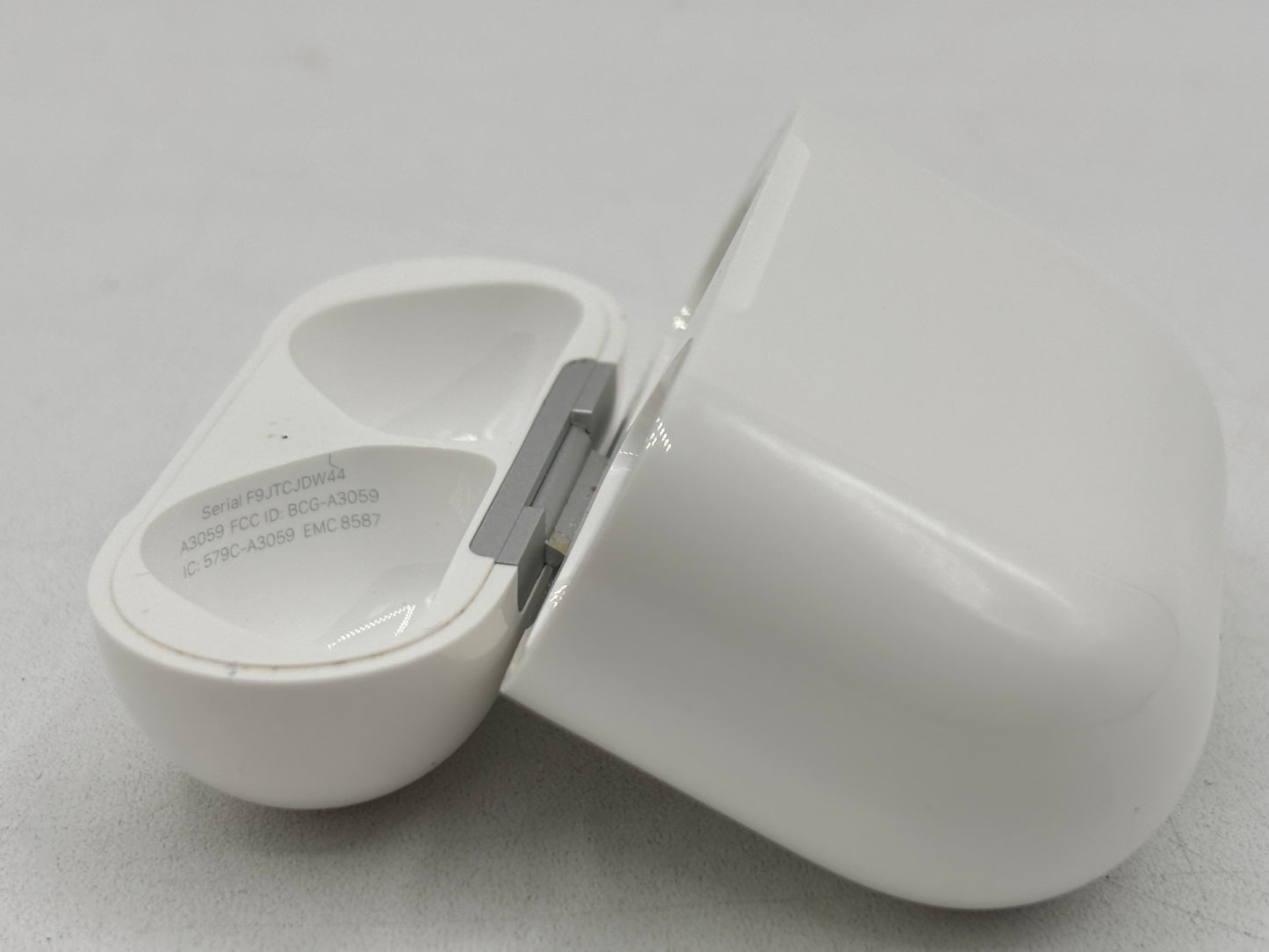 Apple AirPods 4th Gen w/ Active Noise Cancellation A3059 (FREE SHIPPING)