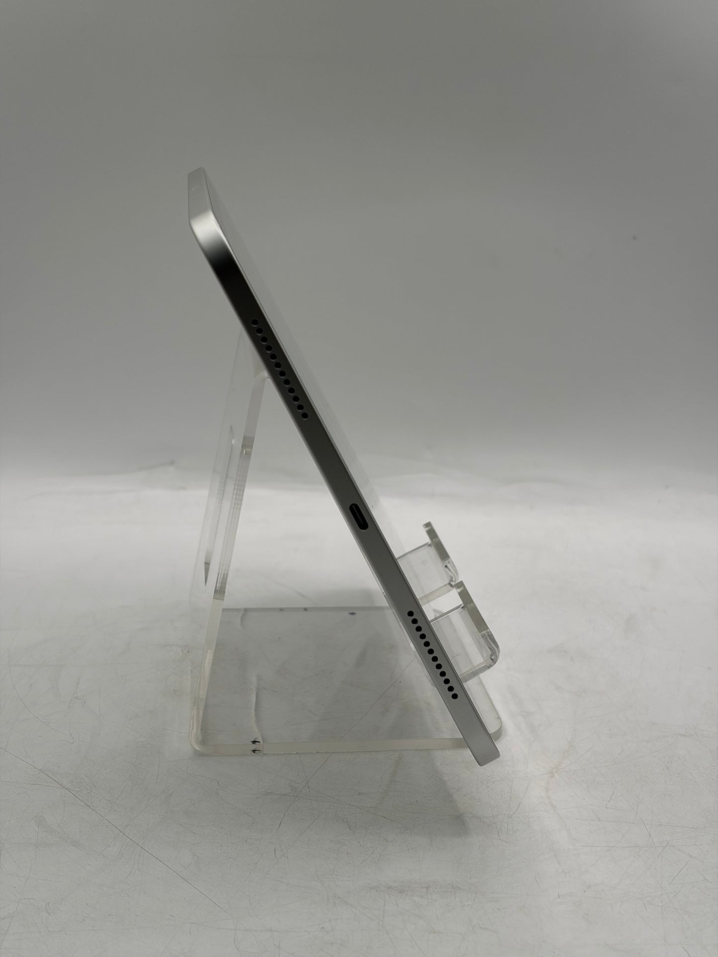 2025 Apple iPad (11th Gen) A3354 128GB Wi‑Fi Only Silver 100% Battery Health