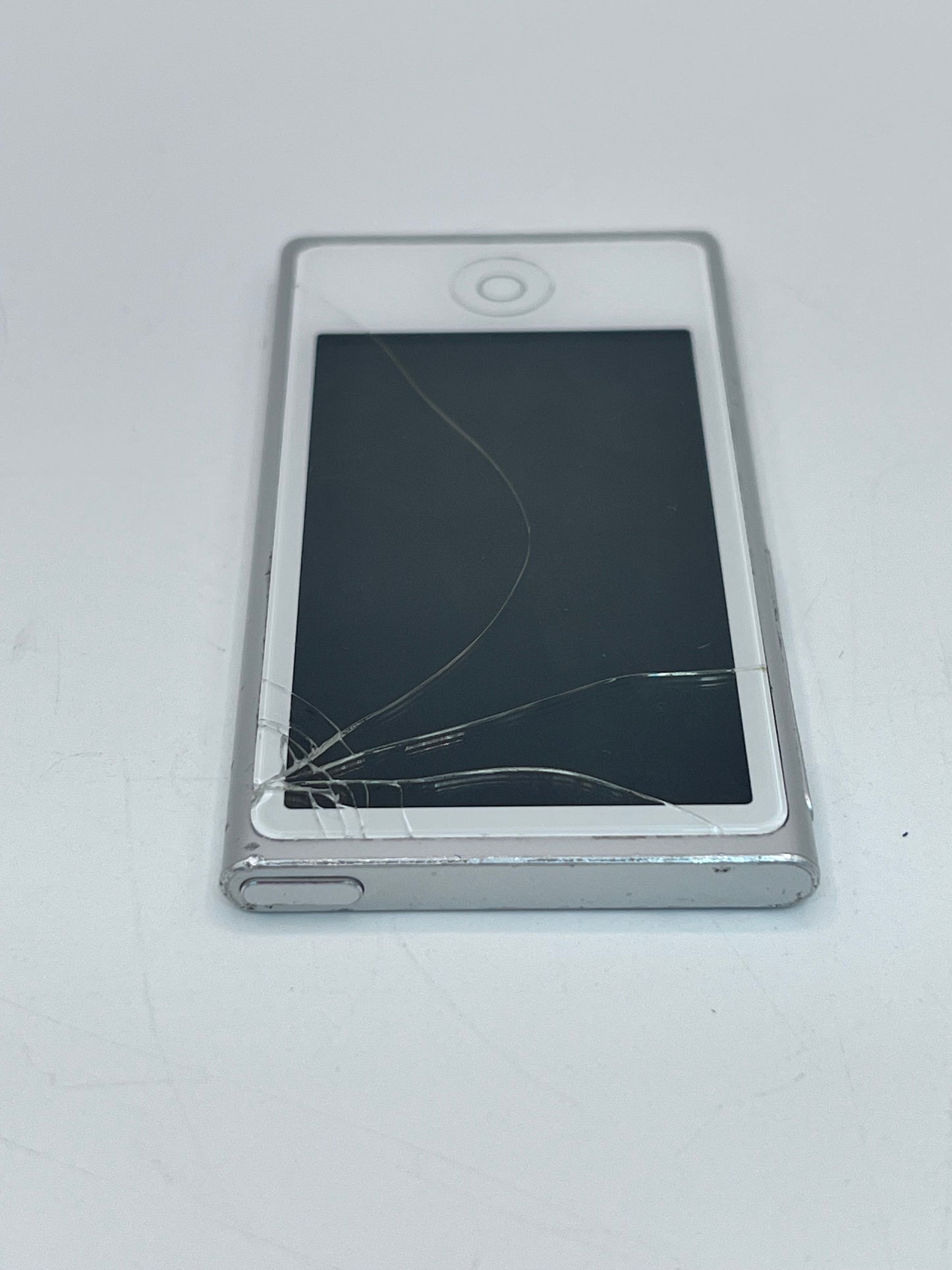 Apple a1446 MP3 Player Silver