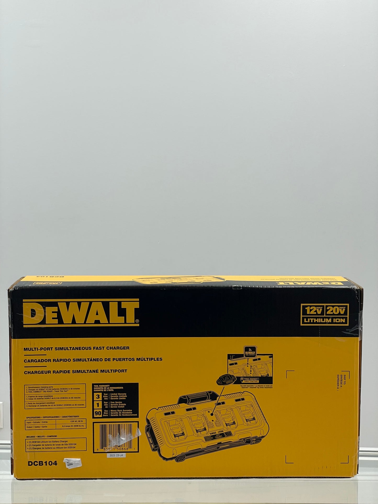 DeWalt DCB104 12V/20V MAX Battery 4-Port Simultaneous Fast Charger, 8 Amps/Port