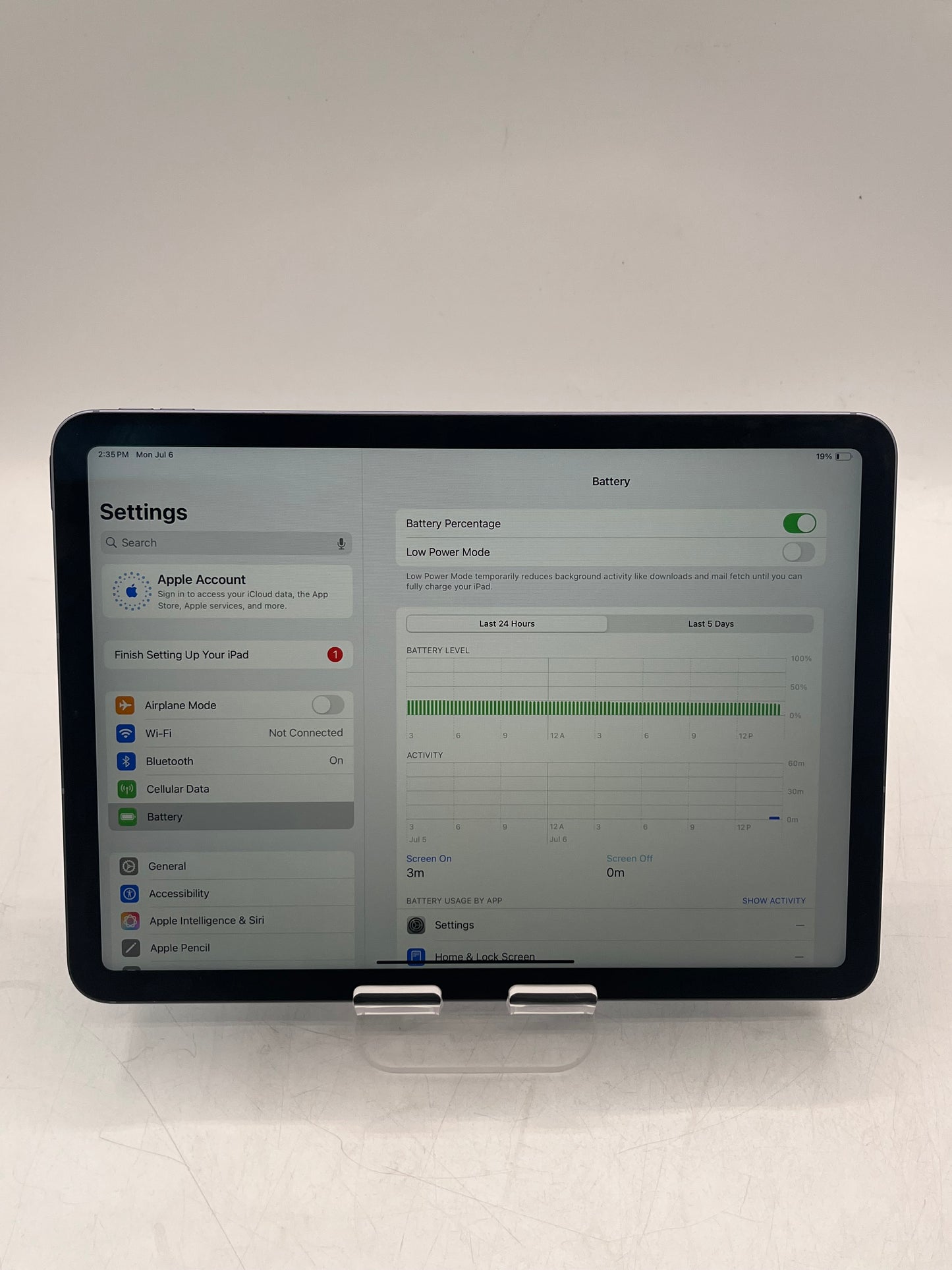 Apple iPad Air (5th Gen) A2589 MMWE93LL/A 64GB Wi‑Fi Only Tablet + Stylus + Keyboard - Purple