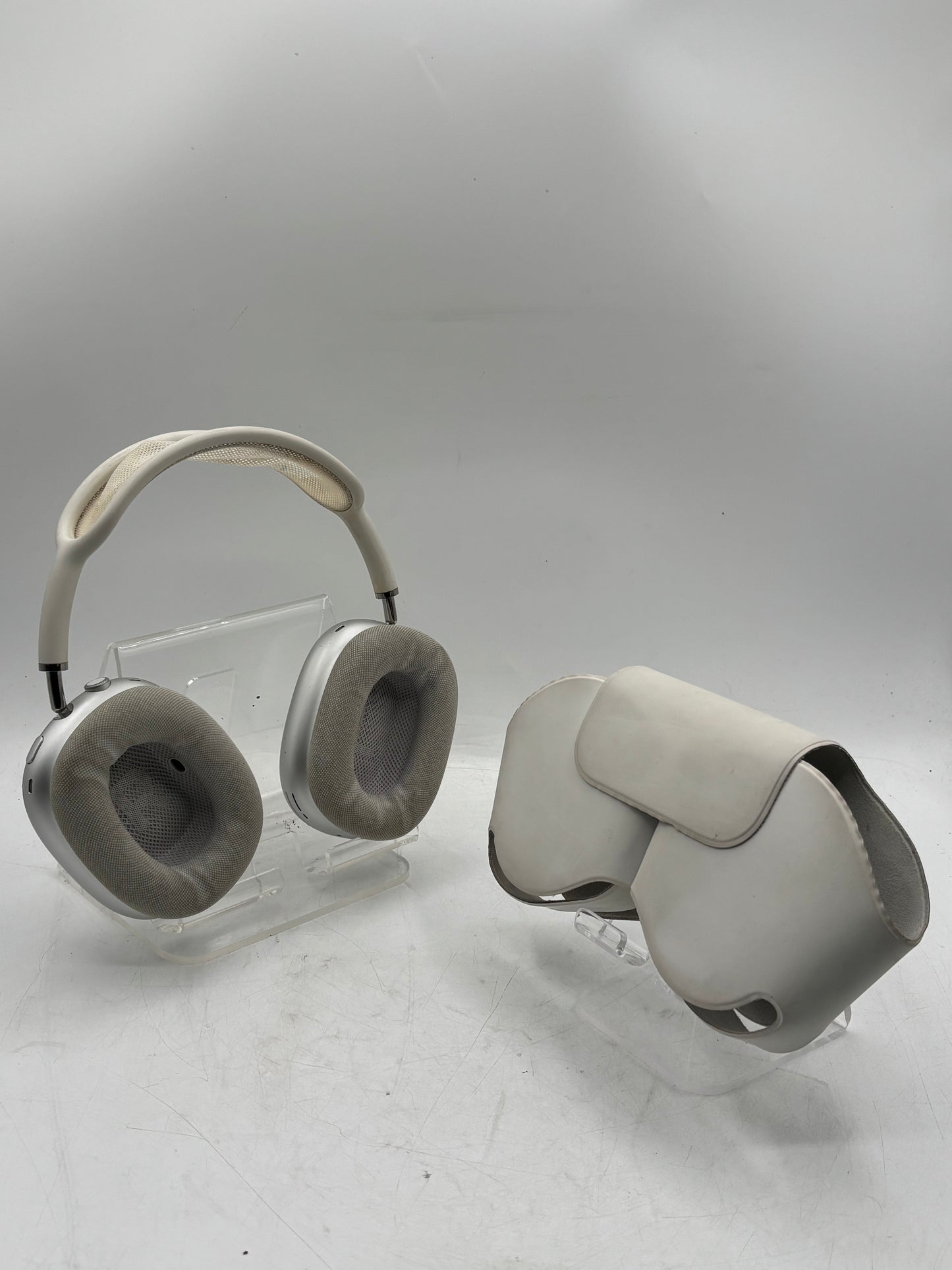 Apple AirPods Max A2096 Wireless Headphones Silver w/ Case