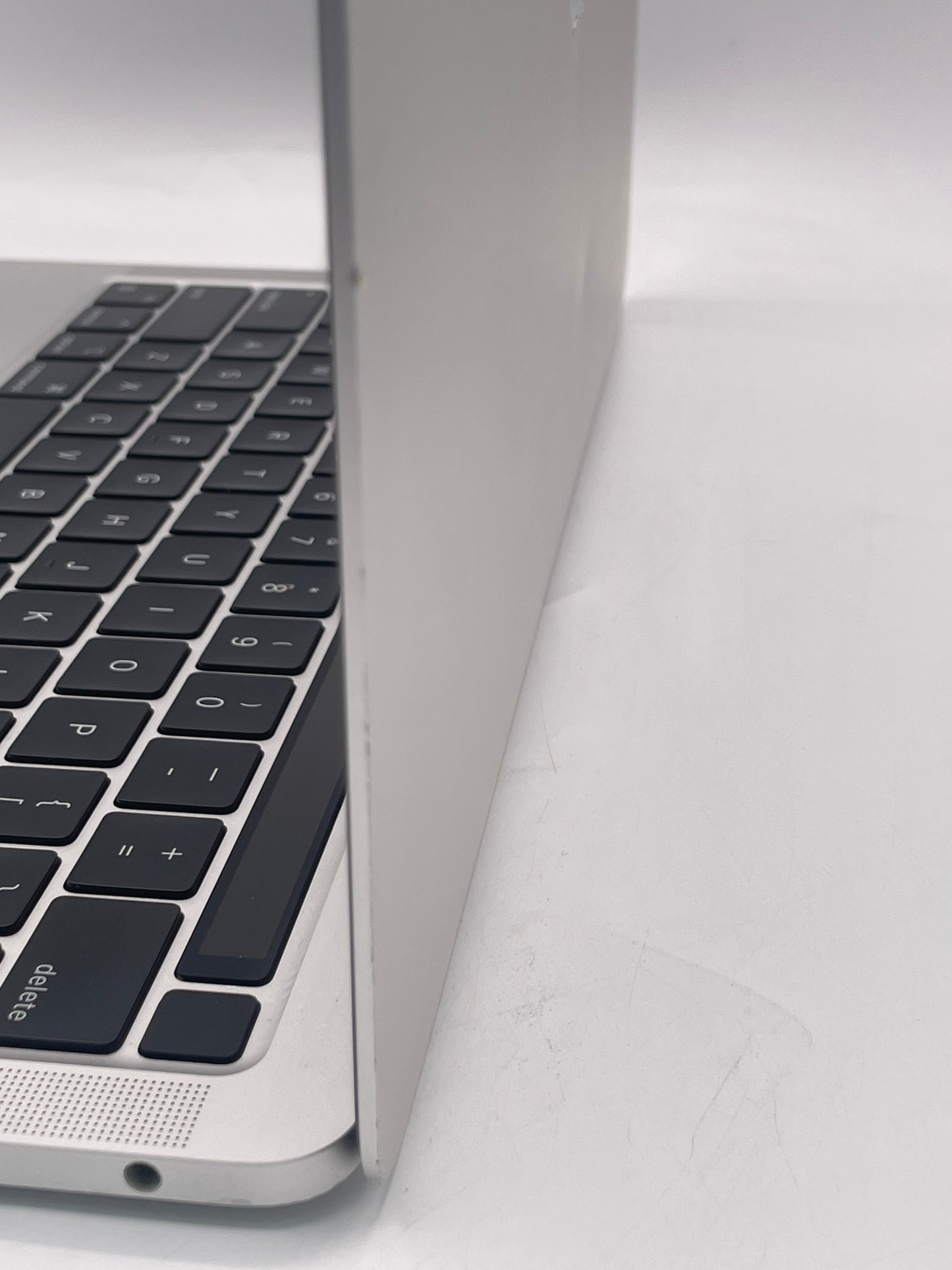 2020 Apple MacBook Pro 13.3" M1 8C 8GB 256GB A2338 REMOTELY MANAGED