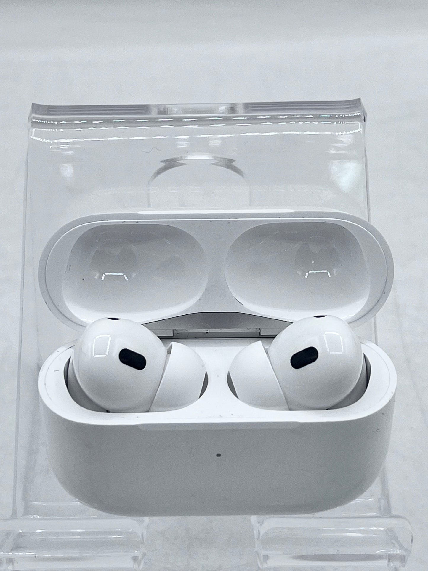 Apple AirPods Pro 2nd Generation w/MagSafe Wireless Charging Case (USB‑C)