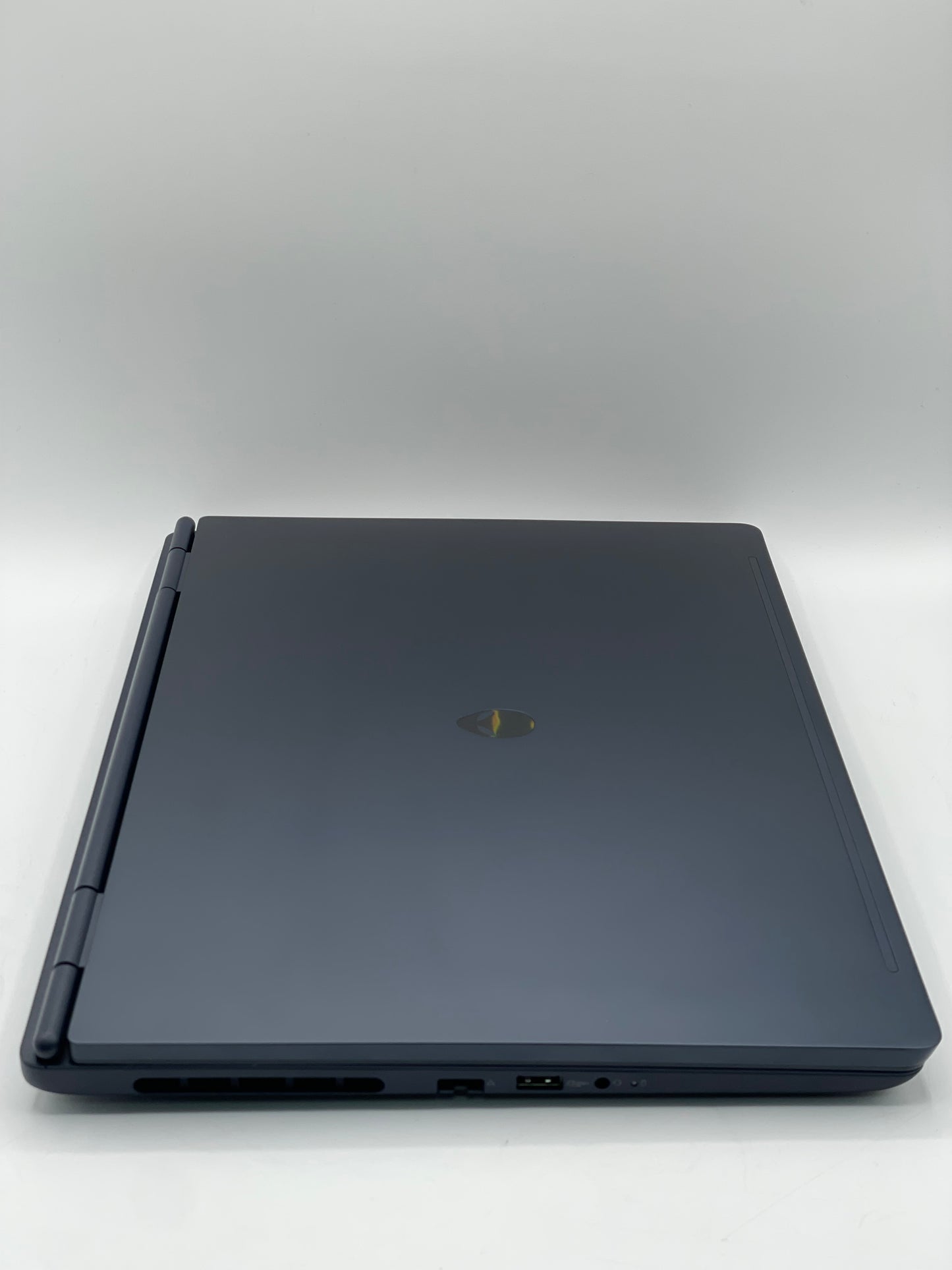 Alienware 16 AURORA 16" Core 7 240H 16GB RAM 1TB SSD GeForce RTX 5050