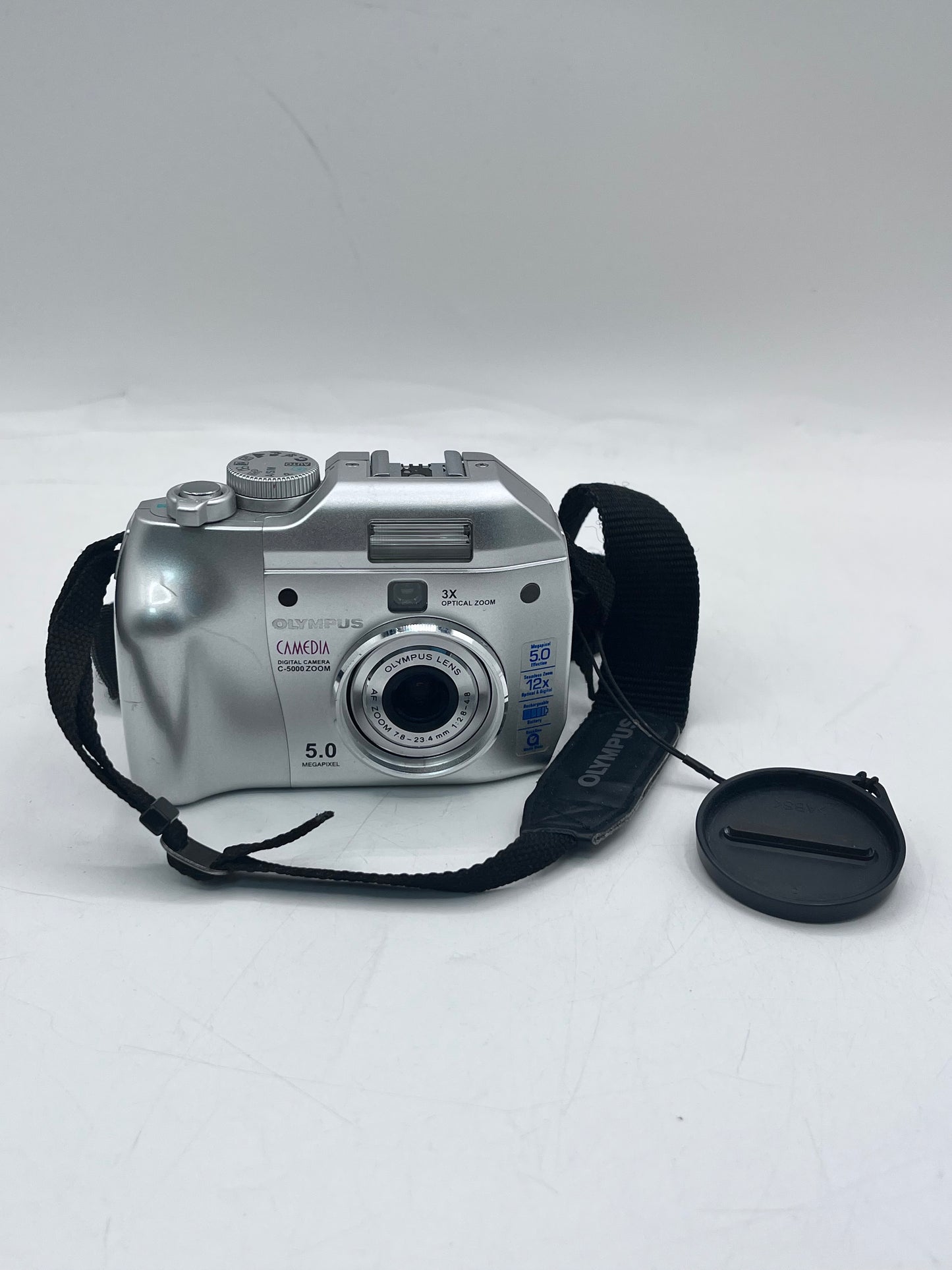 Olympus Camedia C-5000 Zoom Digital Camera Silver