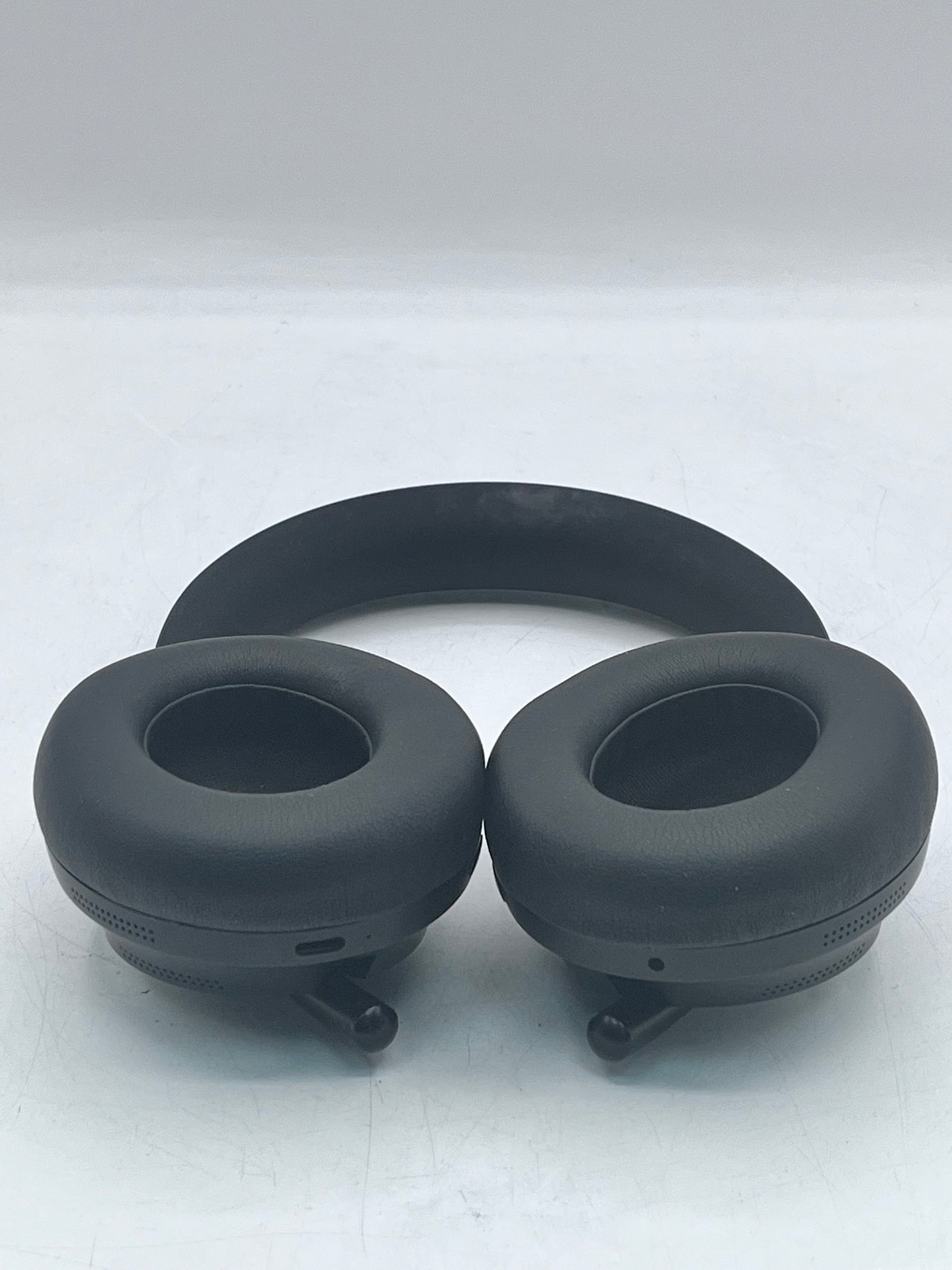 BOSE 700 hp Black Wireless Headphones - A with Carrying Case