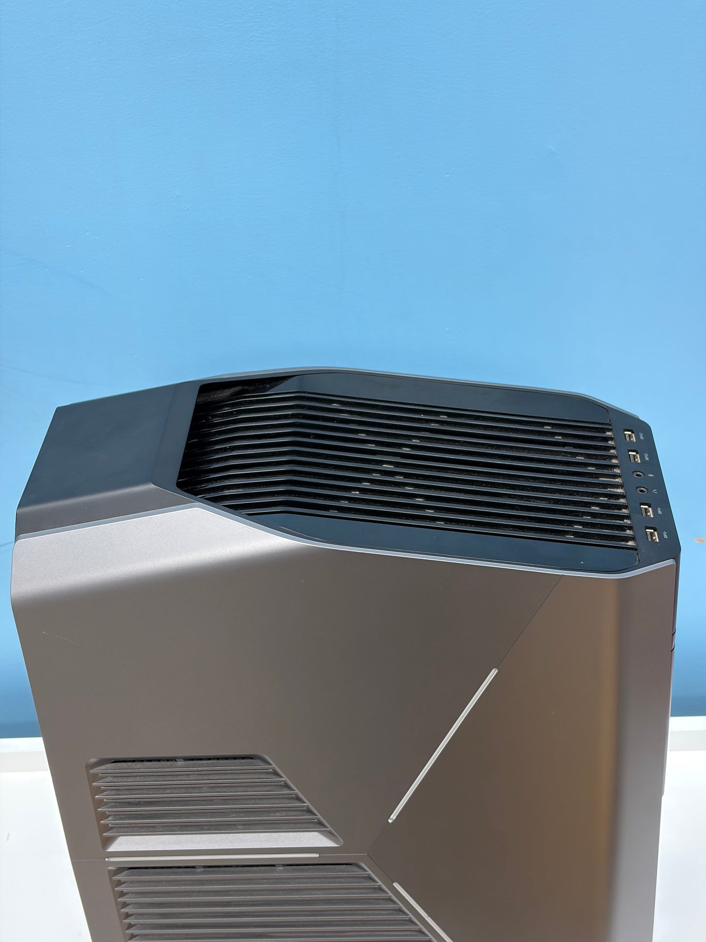 Alienware Aurora R5 Desktop i7-6700 16GB RAM 256GB SSD 2TB HDD GeForce GTX 1080