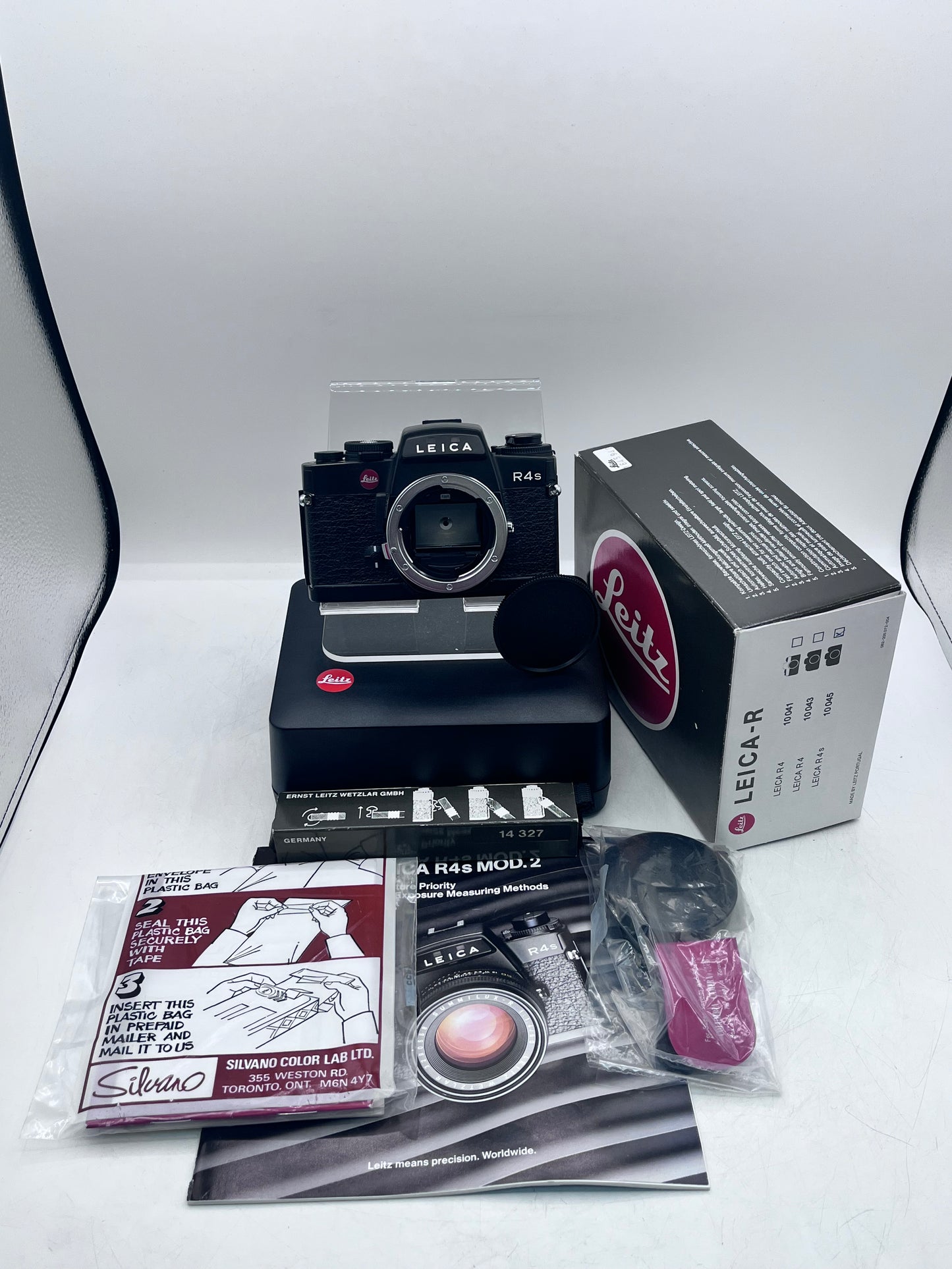 Leica R4S Mod. P SLR Film Camera Body Black Model Tested