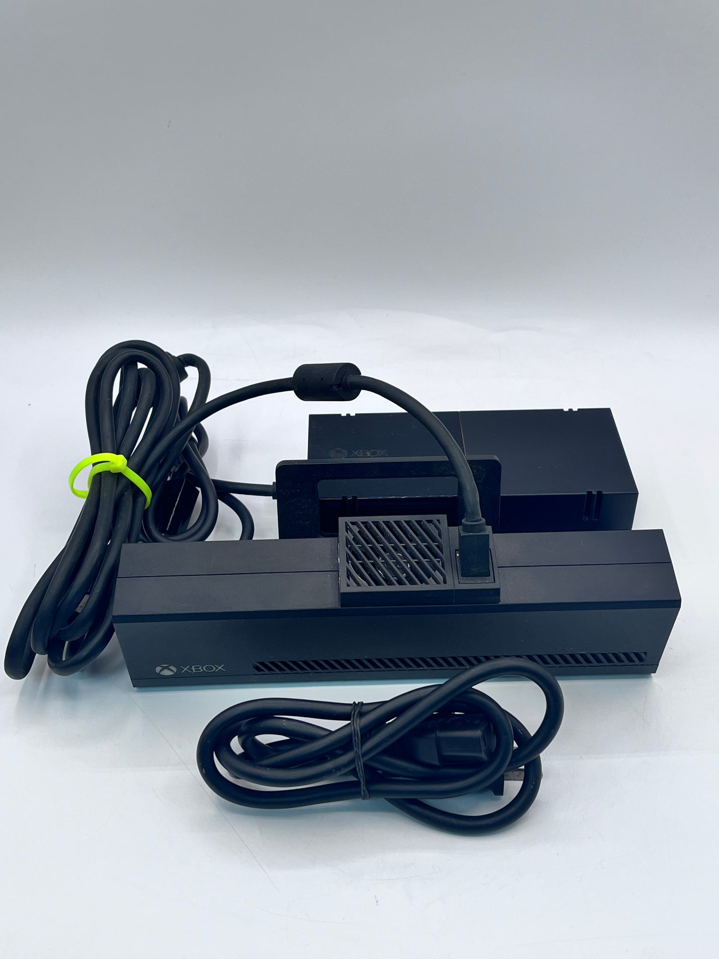 Microsoft Xbox One 2013 1540 with Kinect Accessory - Black