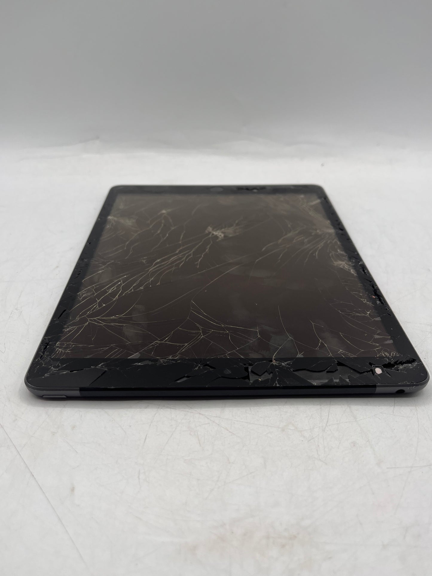 Unlocked Apple iPad 9th Gen A2603 64GB WiFi + Cellular Black