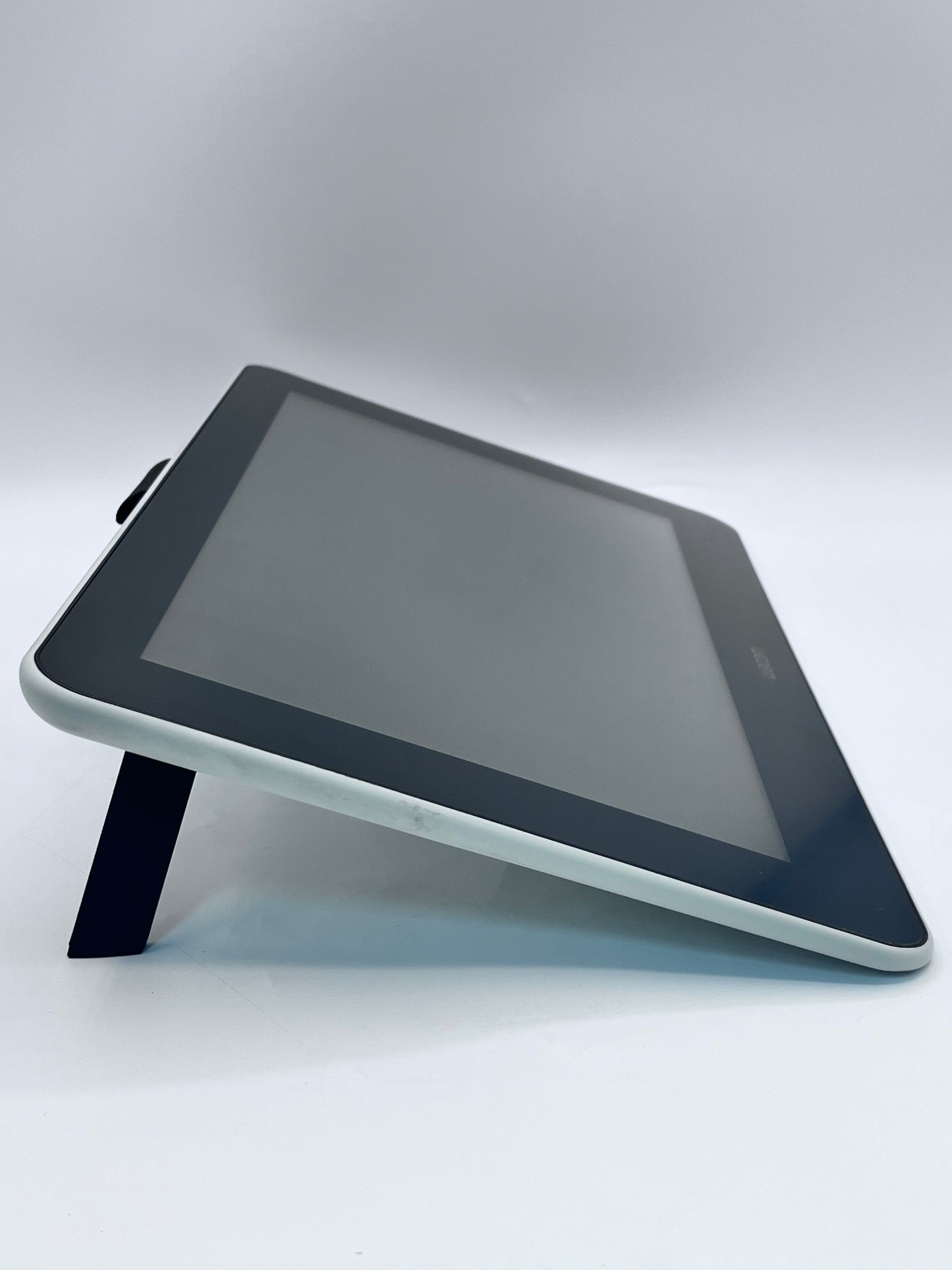 Wacom One 13.3 inch Graphics Tablet - Flint White (DTC133W0A)
