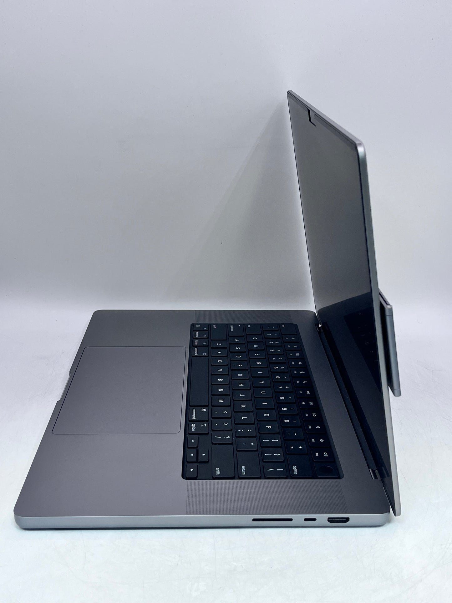 Apple MacBook Pro 16" A2485 - M1 Pro, 16GB RAM, 1TB SSD, Silver