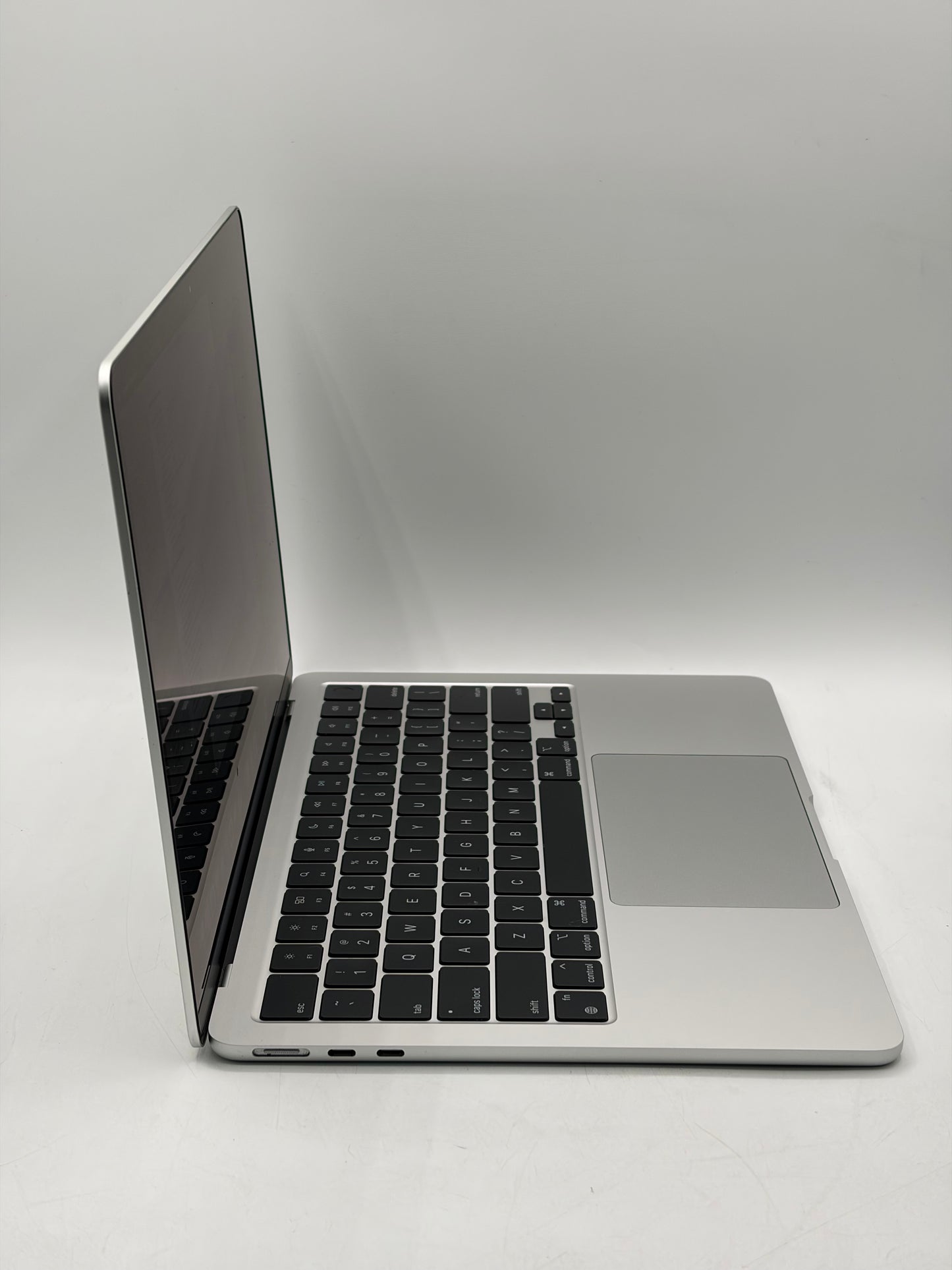 2022 Apple MacBook Air 13.3" M2 8C GPU A2681 16GB 256GB Silver 117 Cycle Count