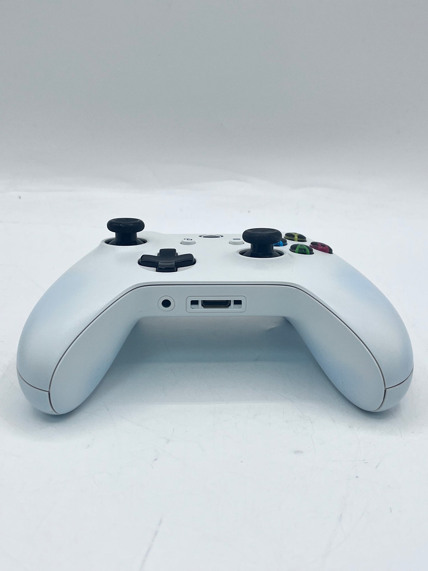 Microsoft Xbox One S 1TB Model 1681 Video Game Console w/ wires and Controller