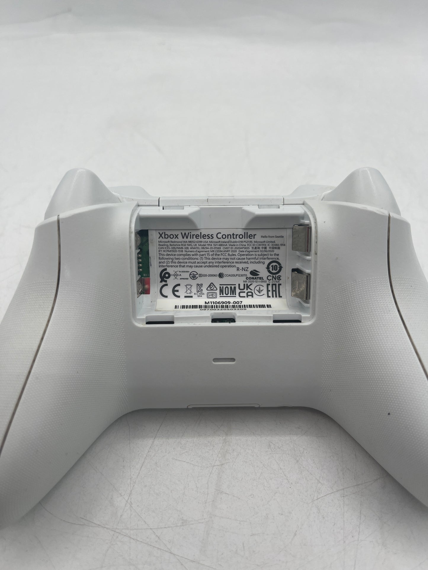 Microsoft Xbox Series Wireless Controller Model 1914 - White