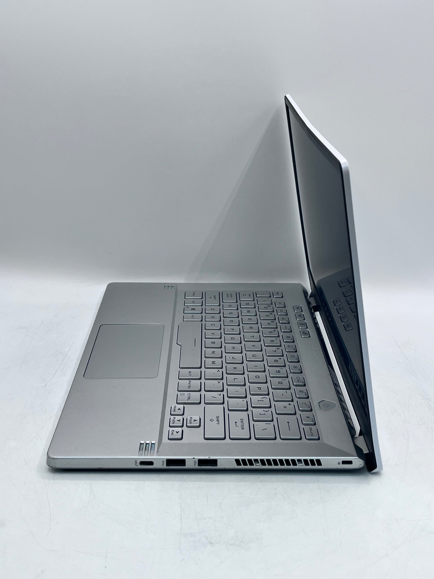 ASUS ROG Zephyrus G14 GA401Q 14" Ryzen 9 5900HS - RTX 3060 - 16GB RAM - 1TB SSD READ