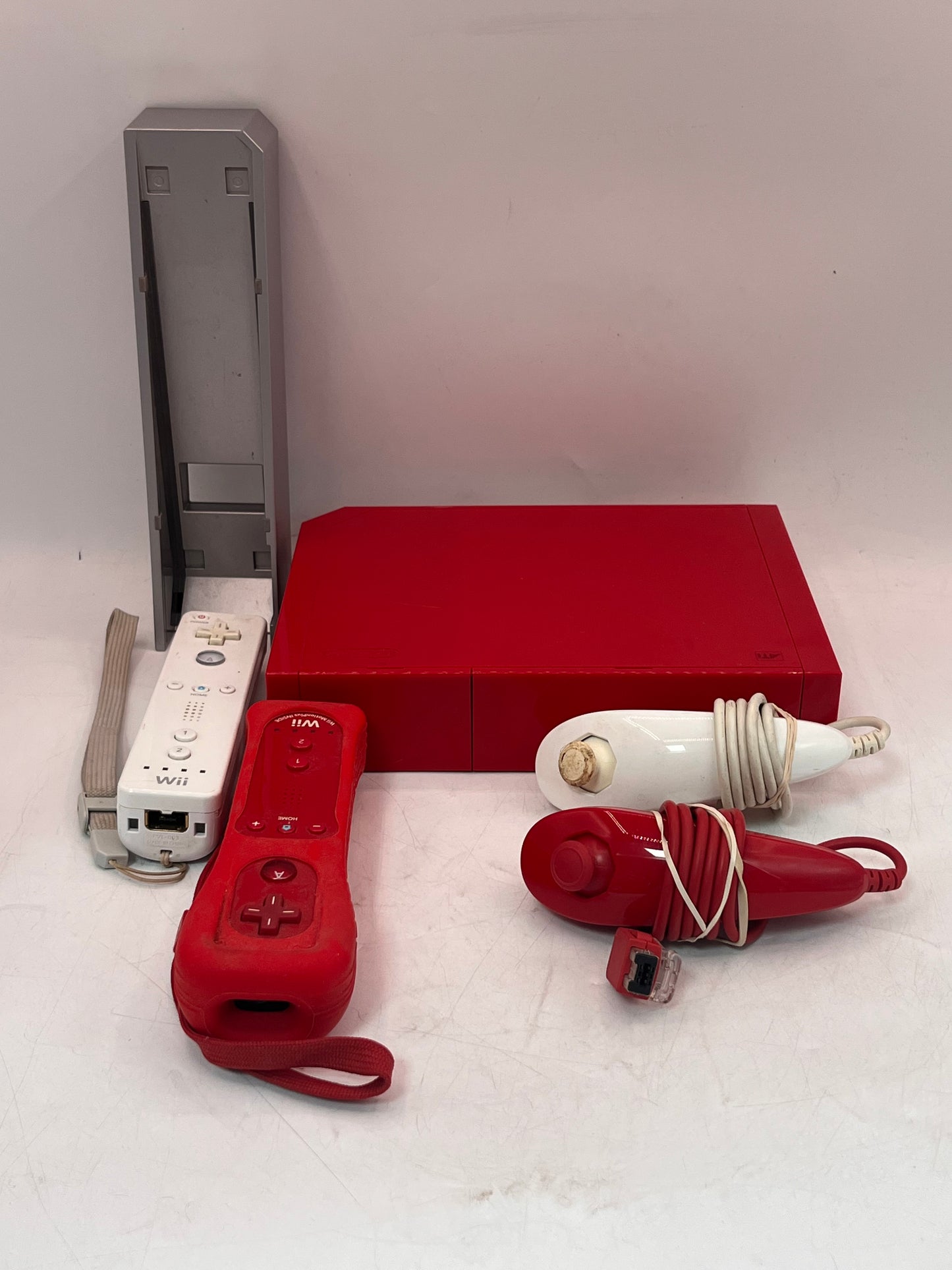 Nintendo Wii RVL-001 2006 Red Video Game System with 2 Controllers