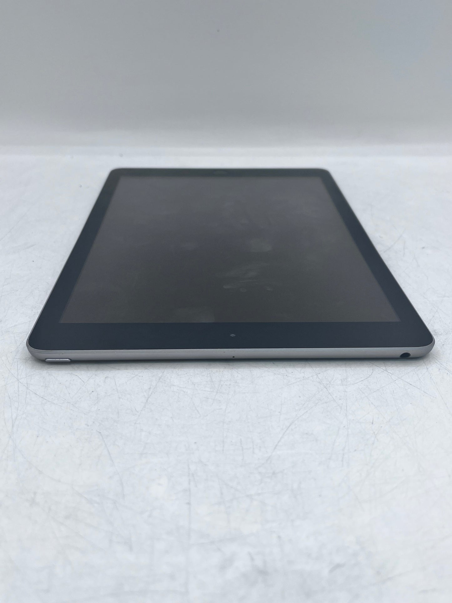 Apple iPad (5th Gen) A1822 32GB WiFi - Space Gray