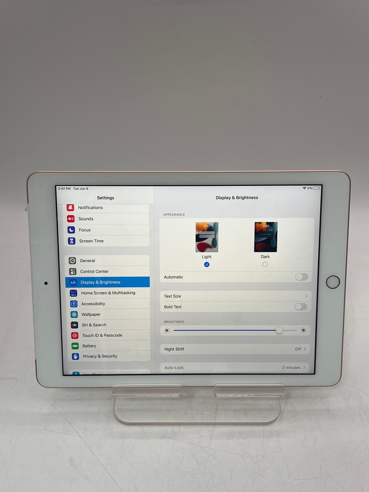 Unlocked  Apple iPad 5th Gen A1823 MPG62LL/A 32GB WiFi + Cellular Gold