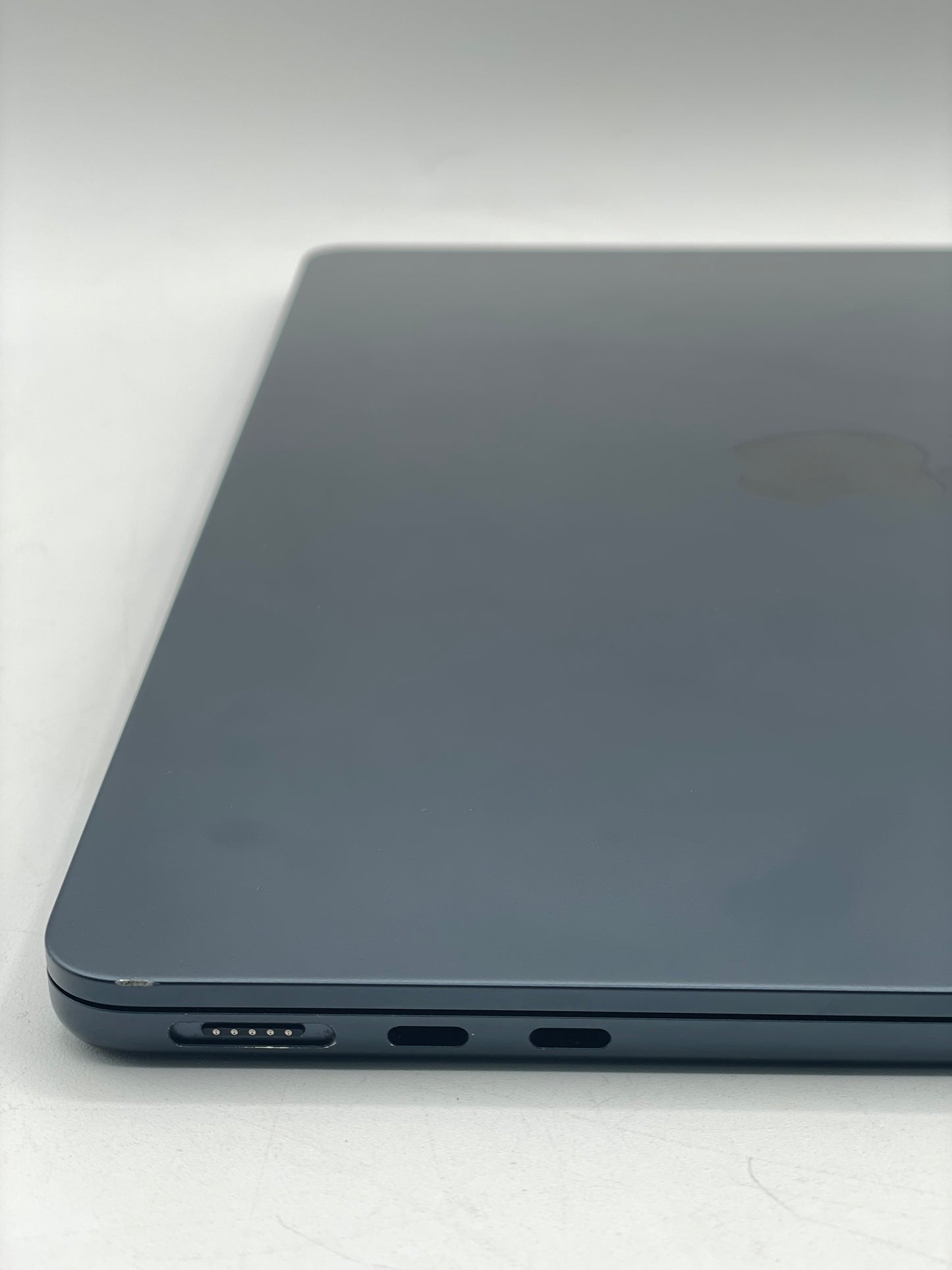 2025 Apple MacBook Air 13" M4 8C GPU 16GB 256GB A3240 Midnight 9 Cycle Count