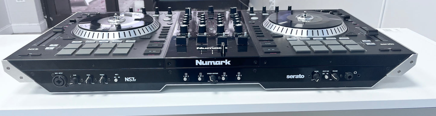 Numark Serato NS7II DJ Controller Tested w/ Gator Case Free Shipping