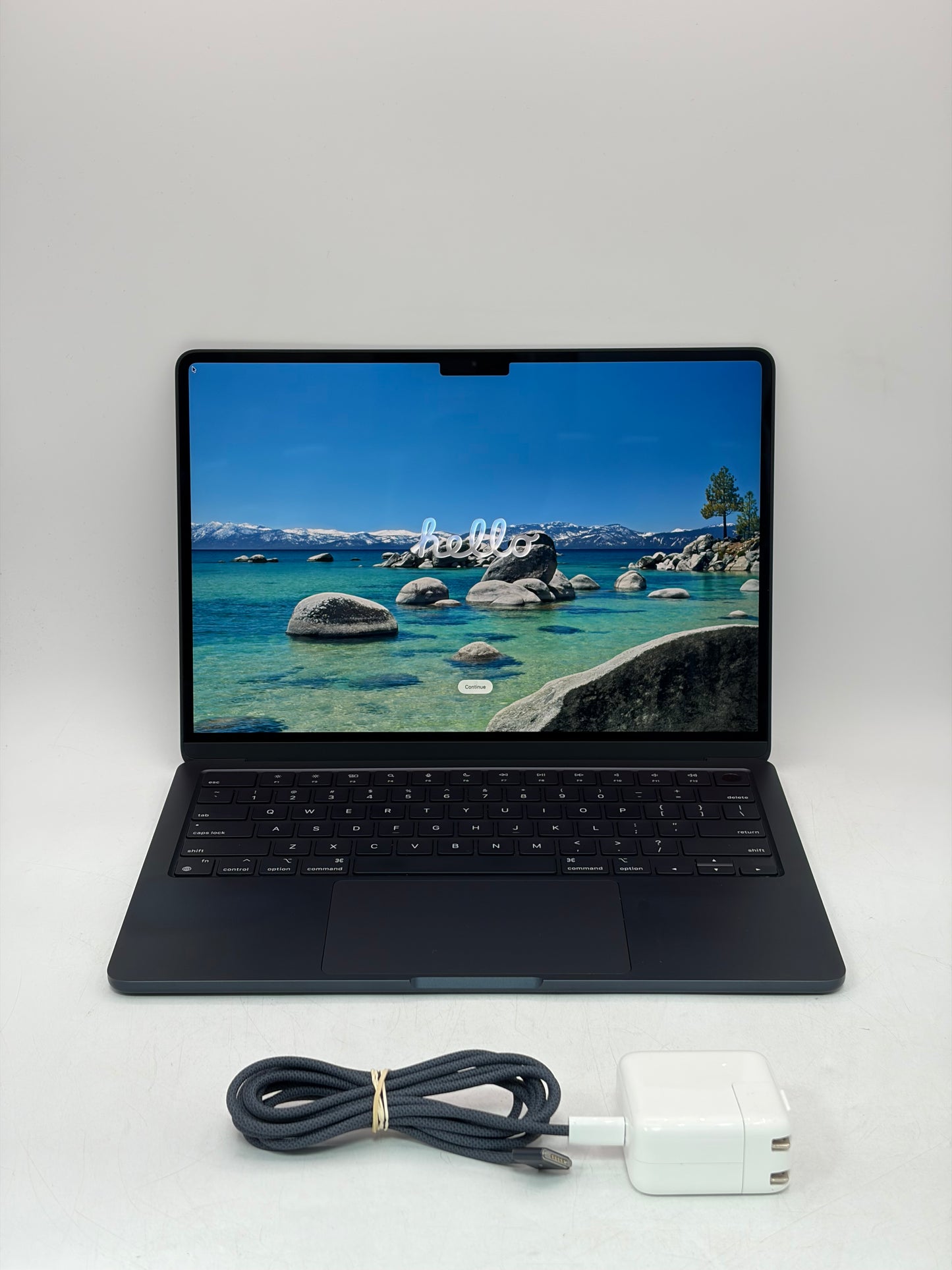 2022 Apple MacBook Air 13.3" 8C M2 8C GPU A2681 16GB 256GB 32 Cycle Count MIDNGT