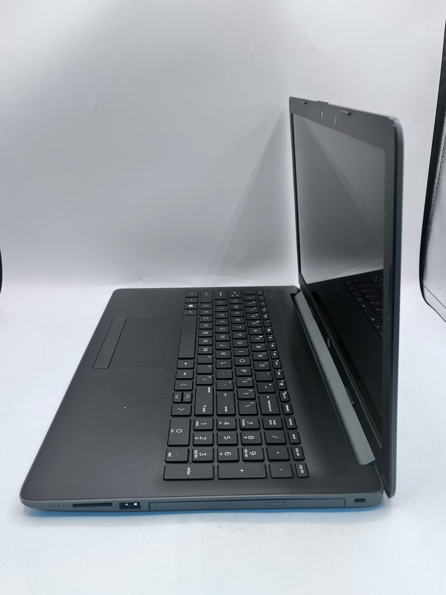 HP 15-da0079nr 15" Core i7-7500U Intel Graphics 620 8GB 1TB - Gray