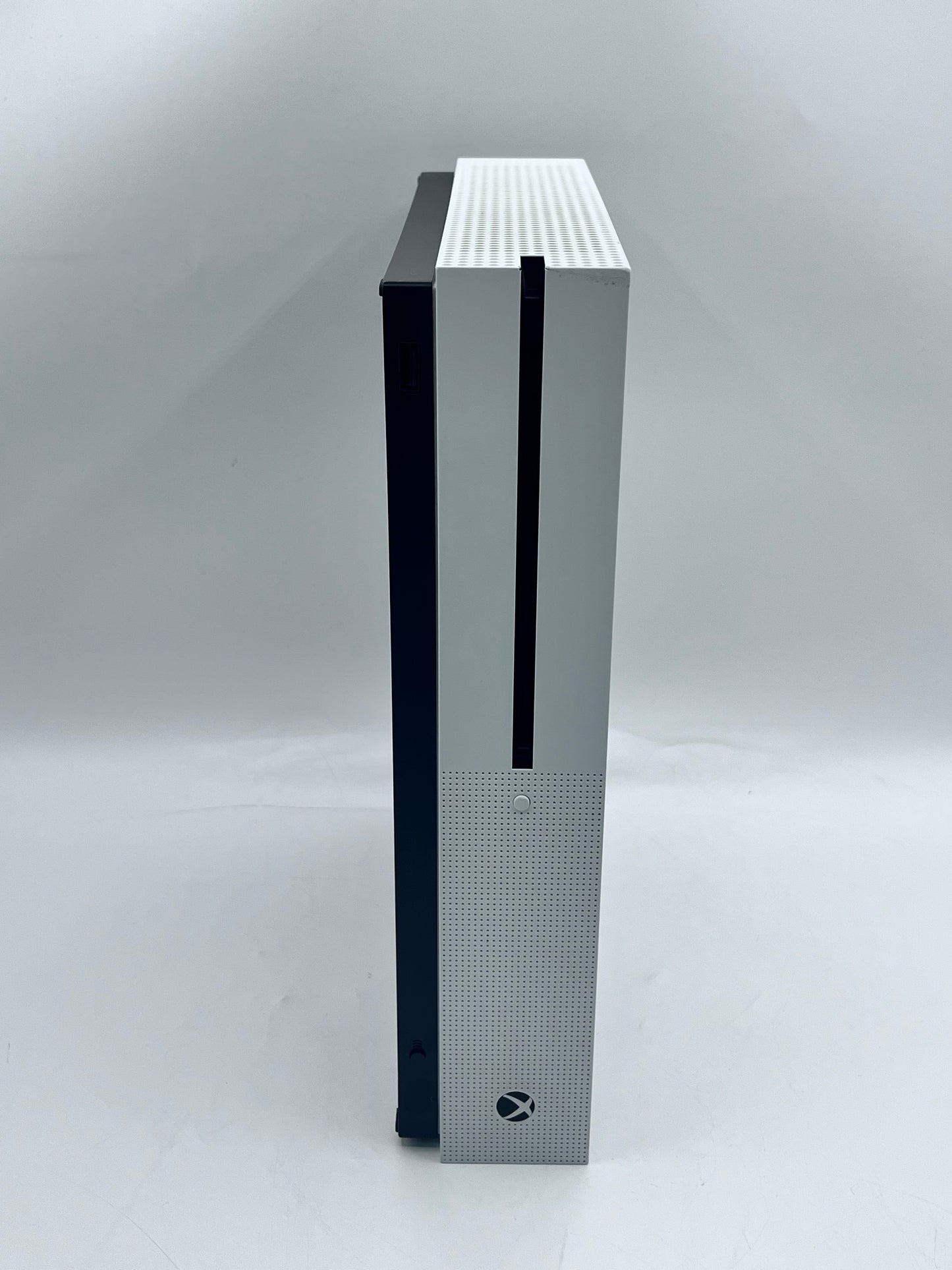 Microsoft Xbox One S 1TB Console Gaming System White 1681 with wires Tested