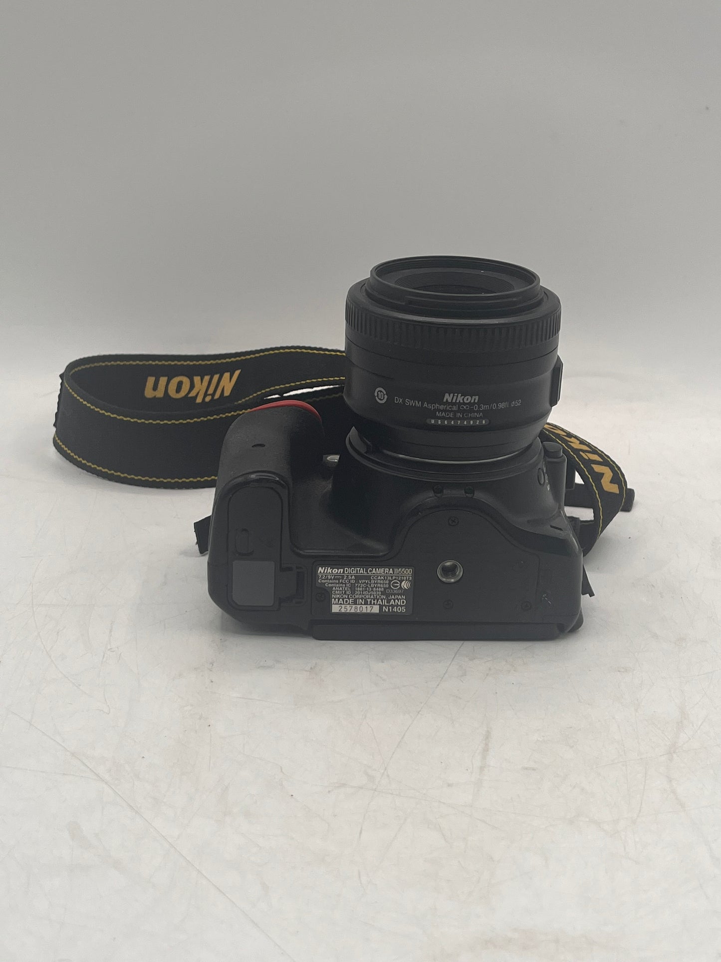 Nikon D5500 Digital Camera with DX AF-S NIKKOR 35mm 1:1.8G Camera Lens READ