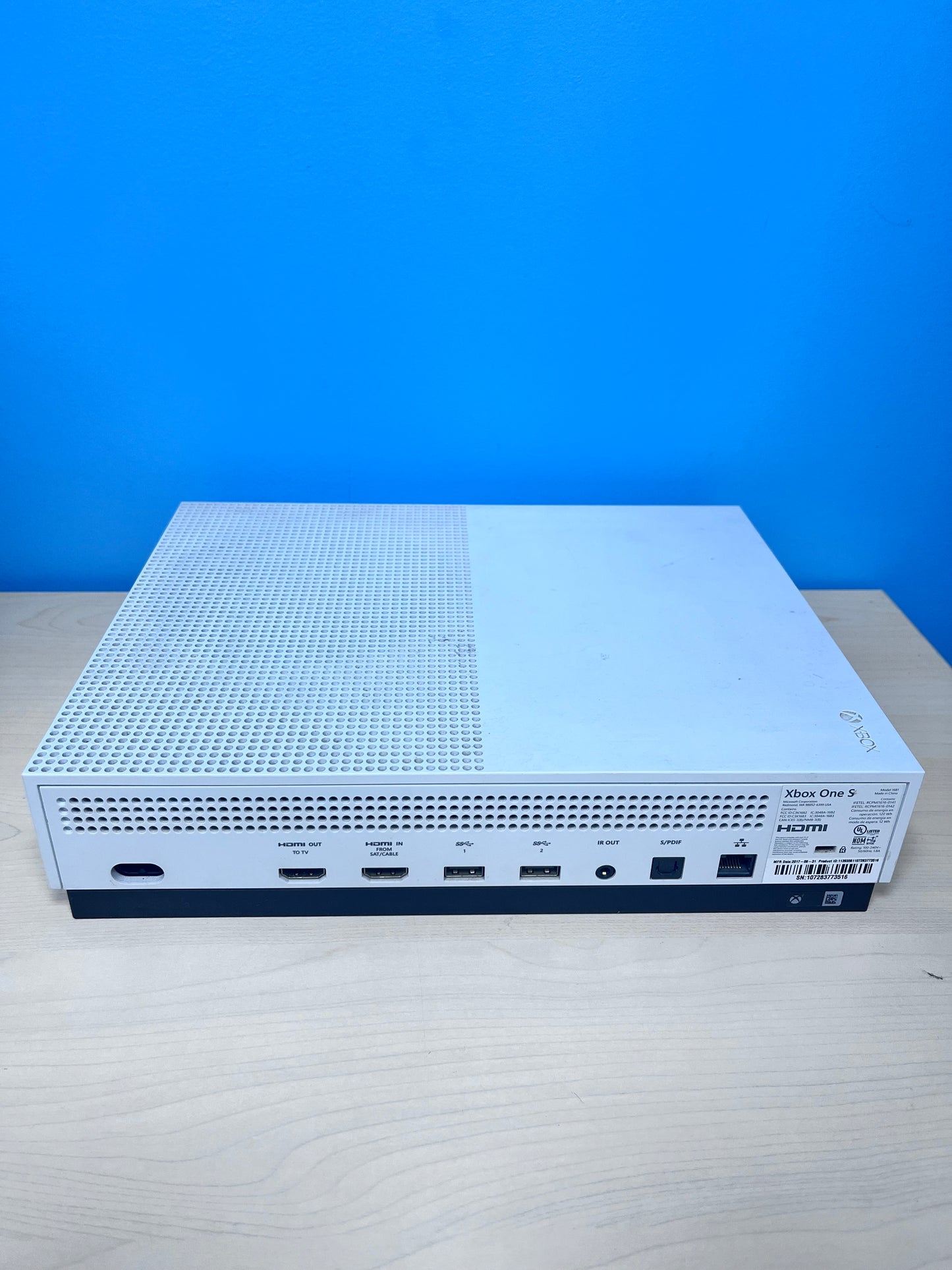 Microsoft Xbox One S 1TB Console 1681 with 2 Controllers Free Shipping