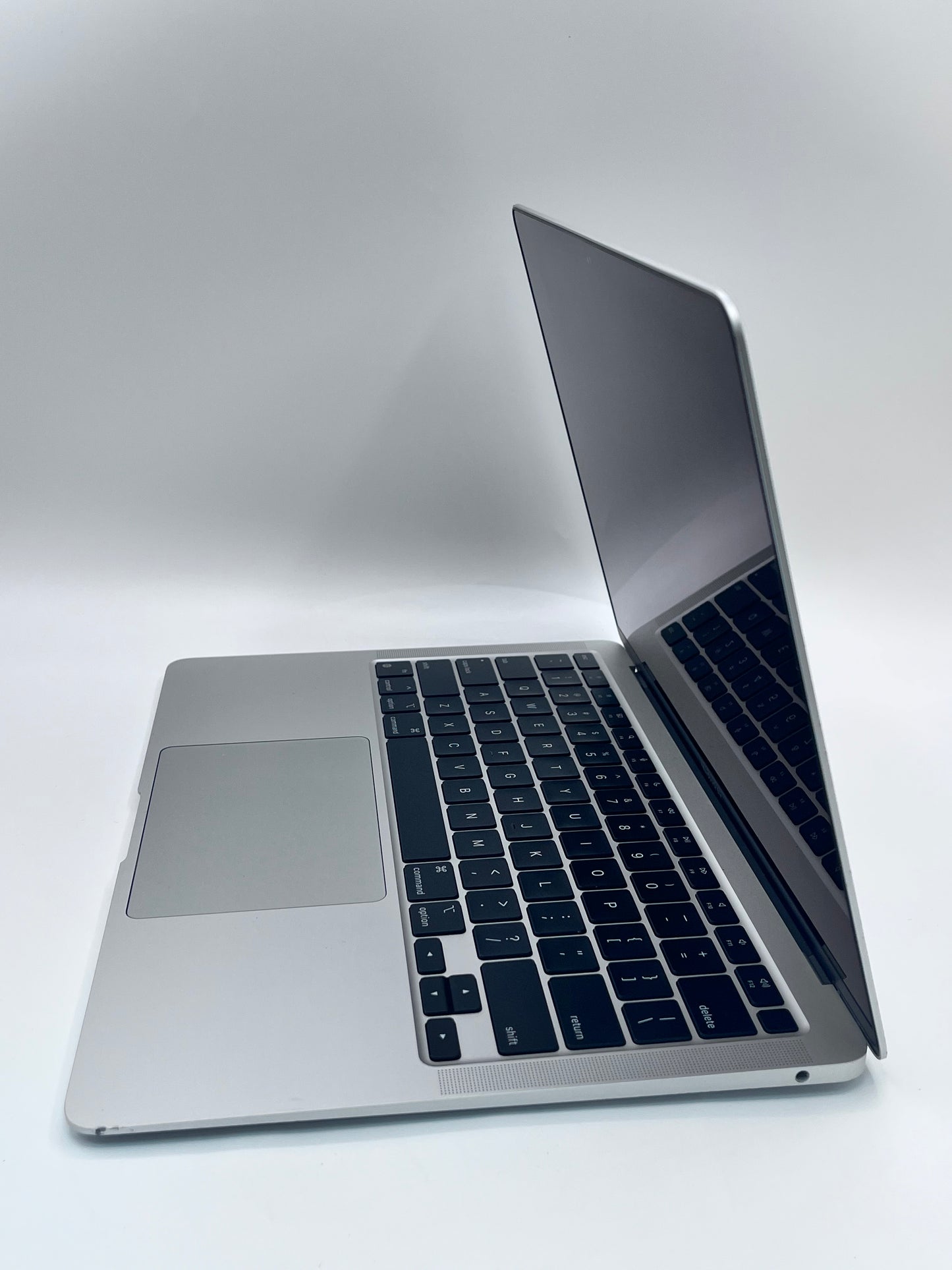Apple MacBook Air 13.3" M1 8GB 256GB A2337 MGN93LL/A Silver Remotely Managed
