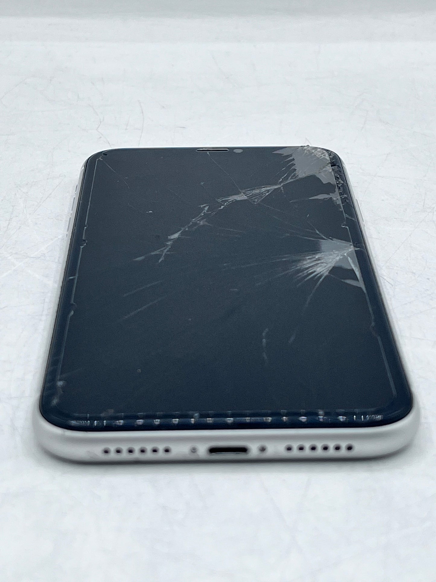 Unlocked Apple iPhone 11 MHCQ3LL/A A2111 64GB - White READ