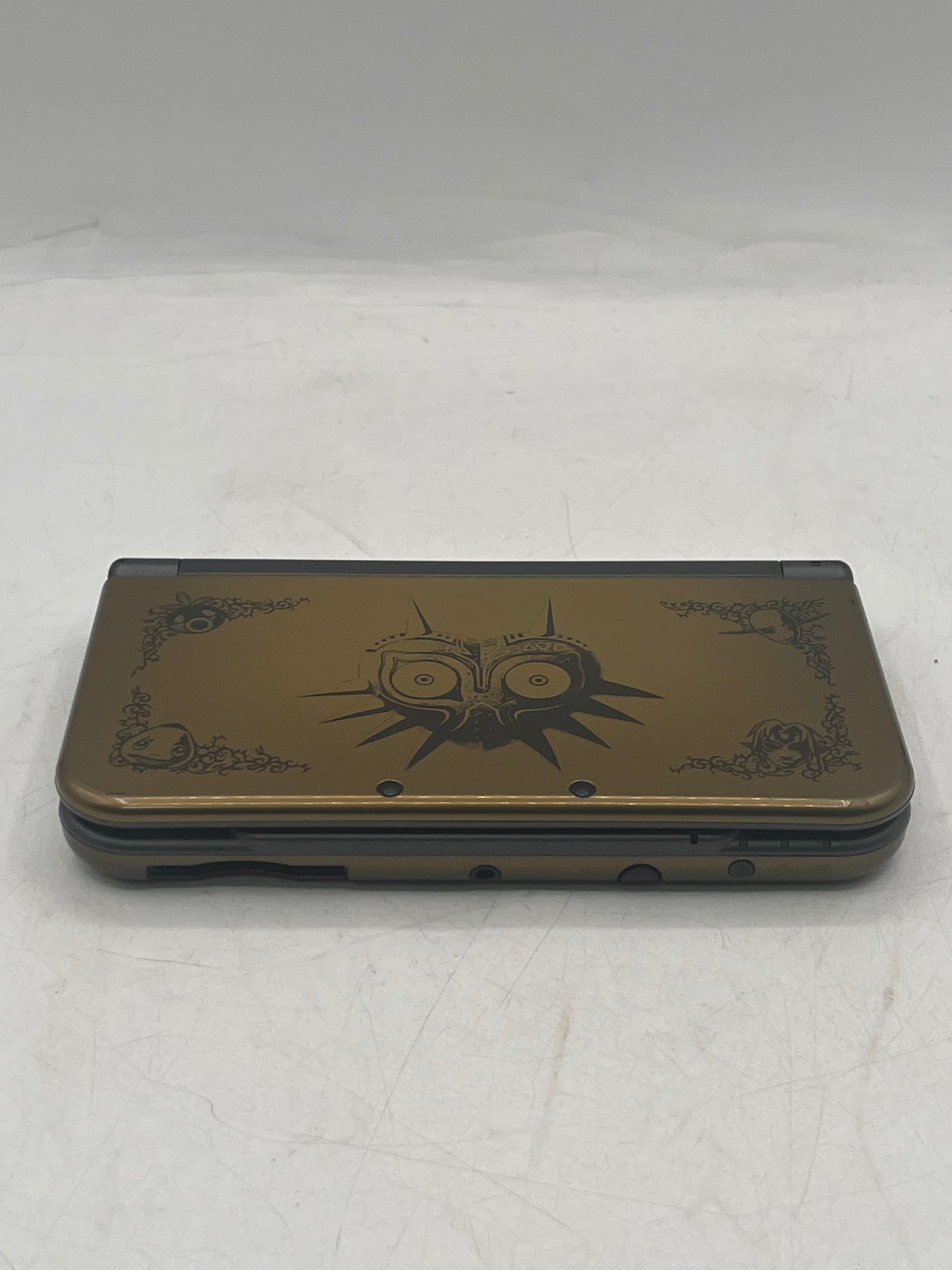 Nintendo New 3DS XL (RED-001) 2014 Handheld Game Console 4GB - Gold