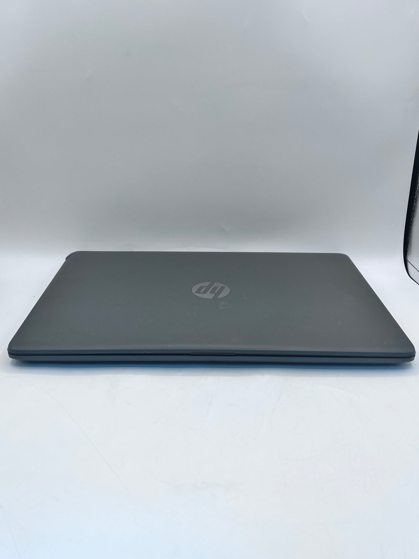 HP 15-da0079nr 15" Core i7-7500U Intel Graphics 620 8GB 1TB - Gray