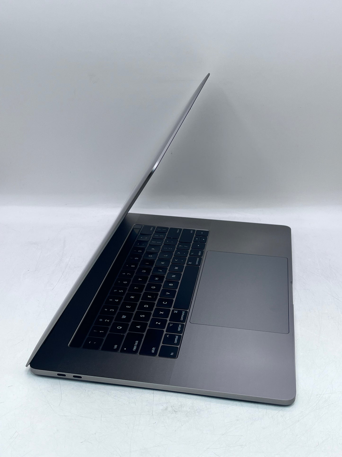 Apple MacBook Pro 15" A1707 (2016) Intel i7, 16GB 256GB - Silver READ
