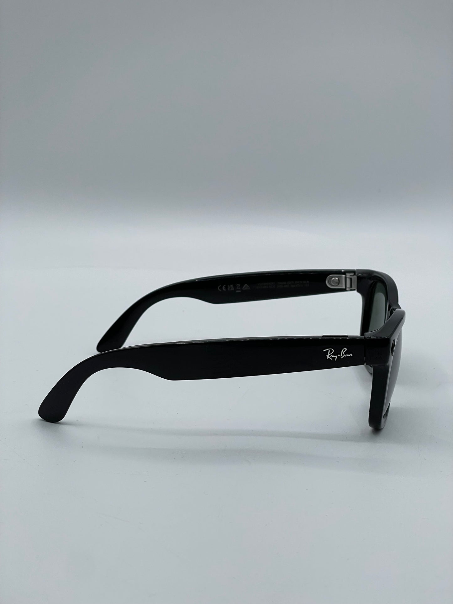 Ray-Ban Meta Wayfarer RW4008 Smart Sunglasses w/ Case - Matte Black