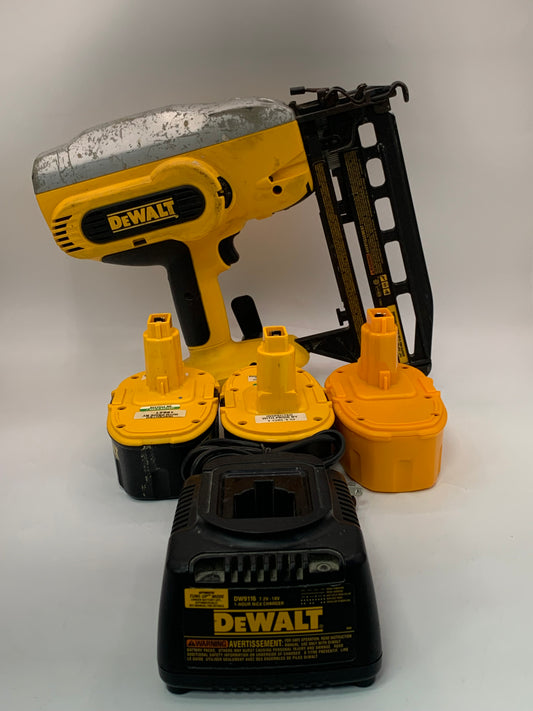 DEWALT DC616 18 Volt 16 GA Straight Finish Nailer w/ 3 Batteries and Charger Tested