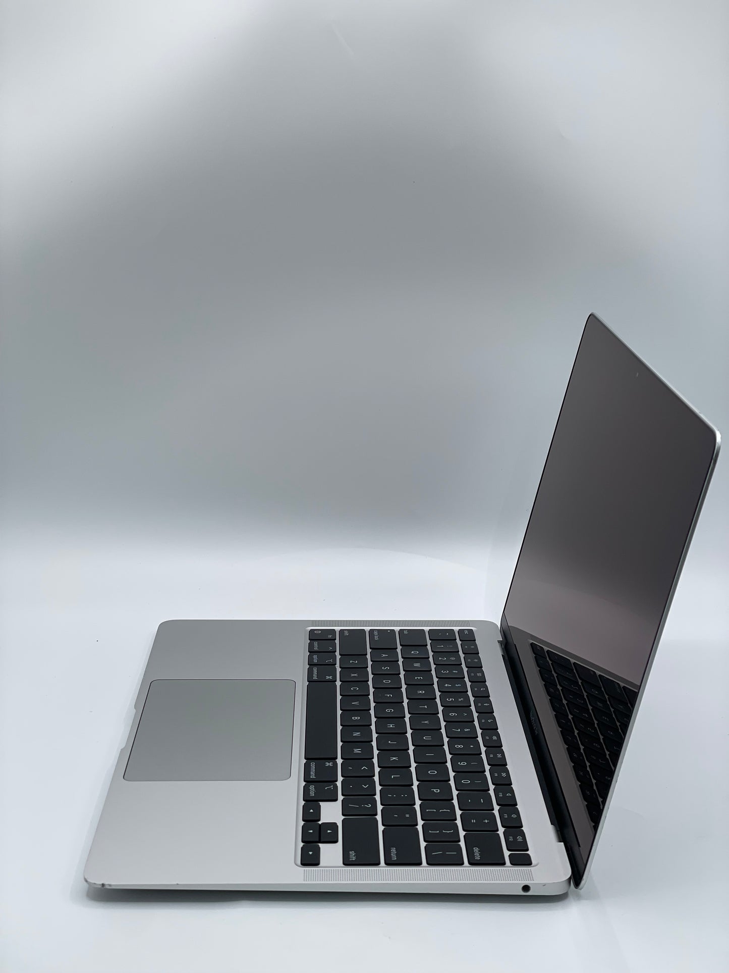 Apple MacBook Air 13.3" M1 8GB 256GB A2337 MGN93LL/A Silver Remotely Managed