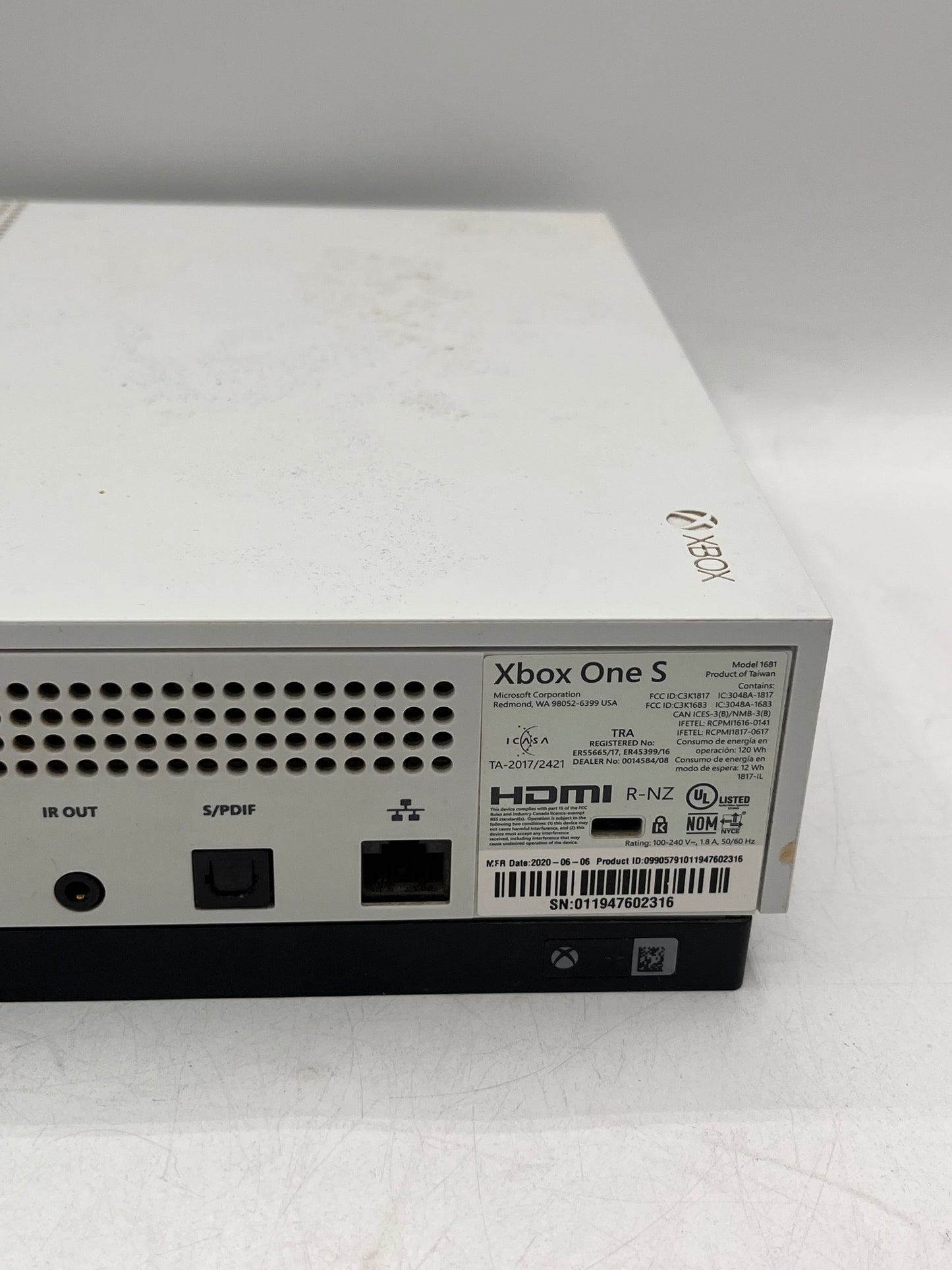 Microsoft Xbox One S 1TB White Console 4K UHD Blu-Ray MPN 1681 Working