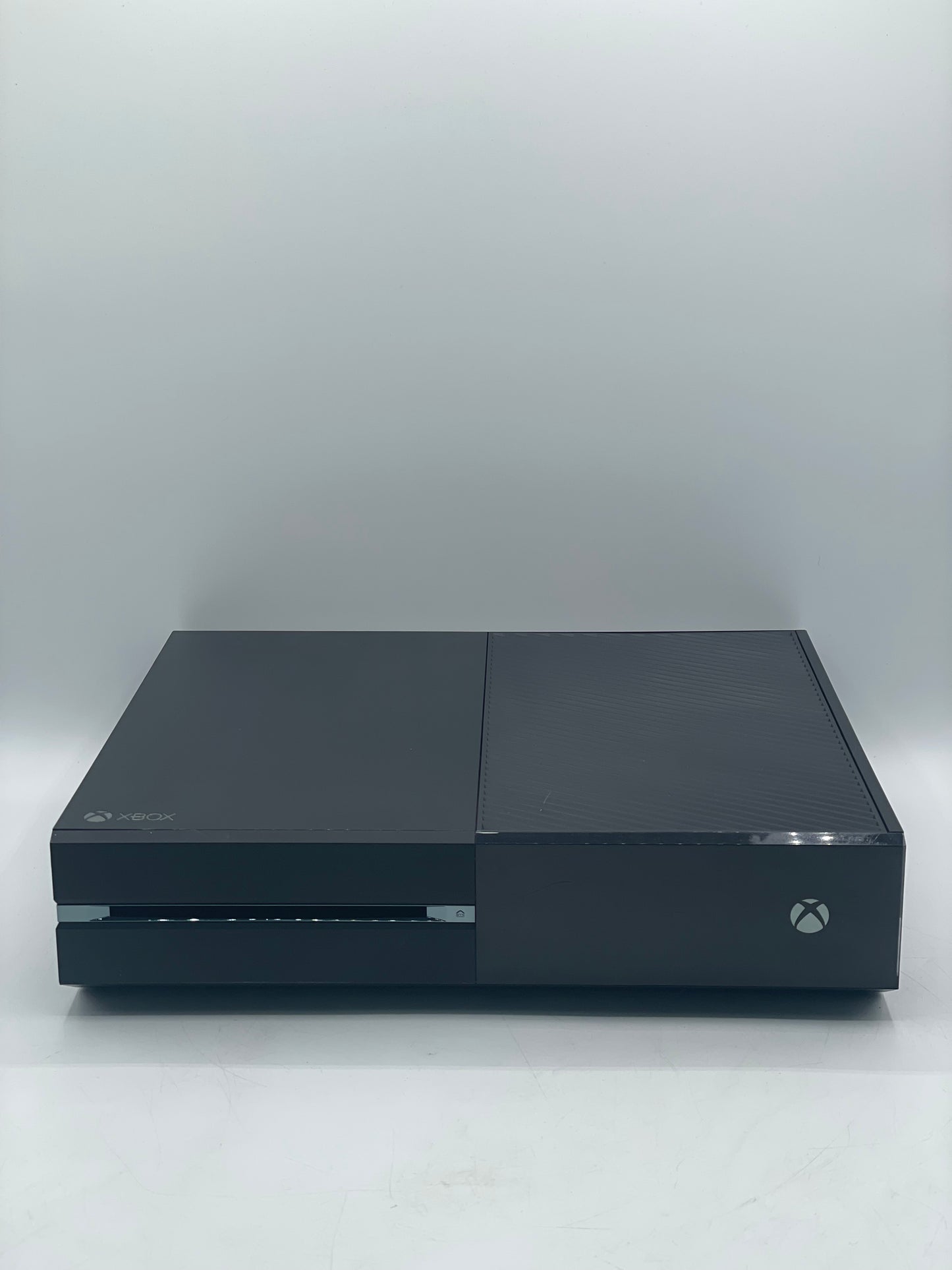 Microsoft Xbox One 2013 (Model 1540) - 500GB - Used - Fully Functional