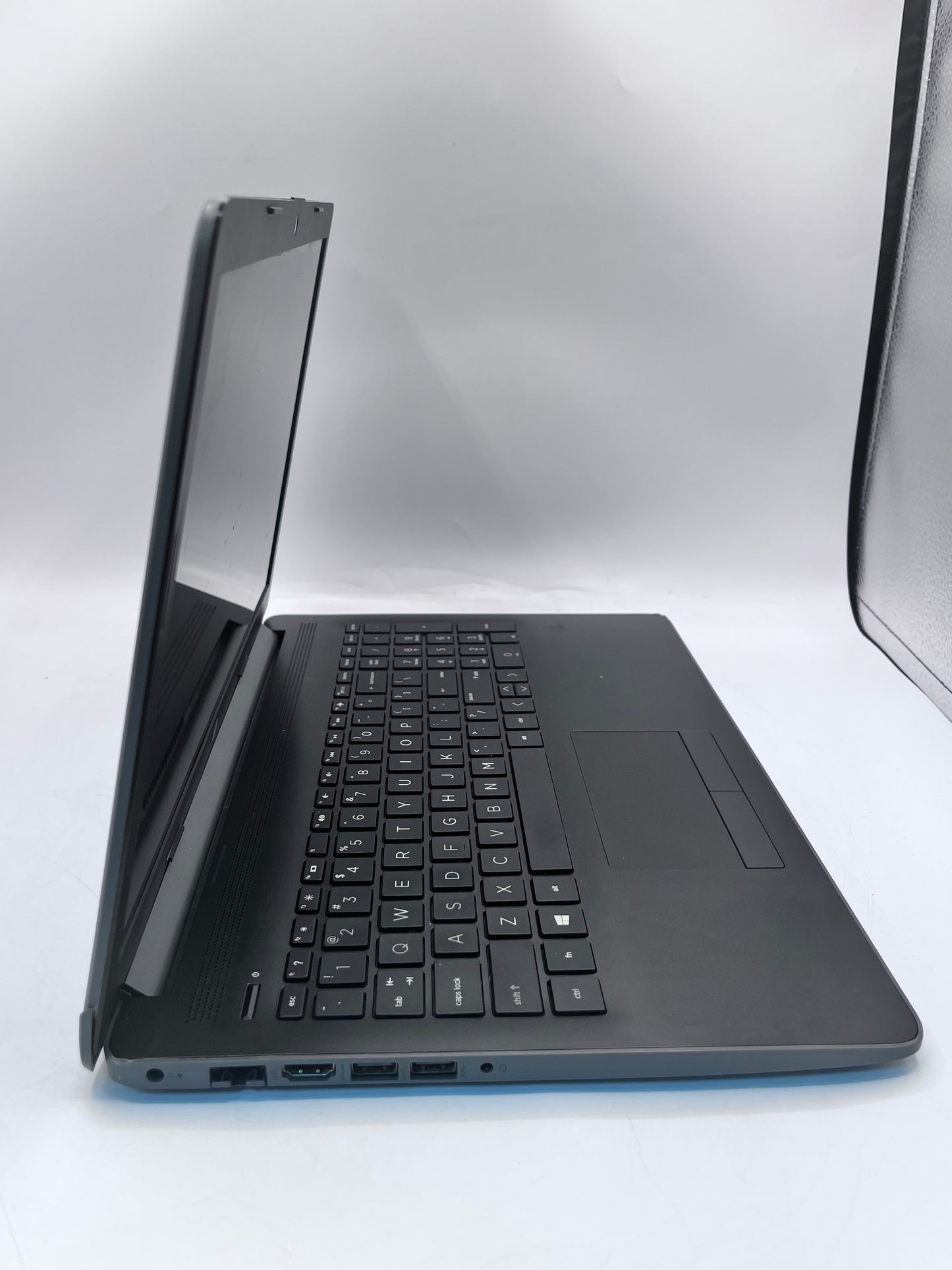 HP 15-da0079nr 15" Core i7-7500U Intel Graphics 620 8GB 1TB - Gray